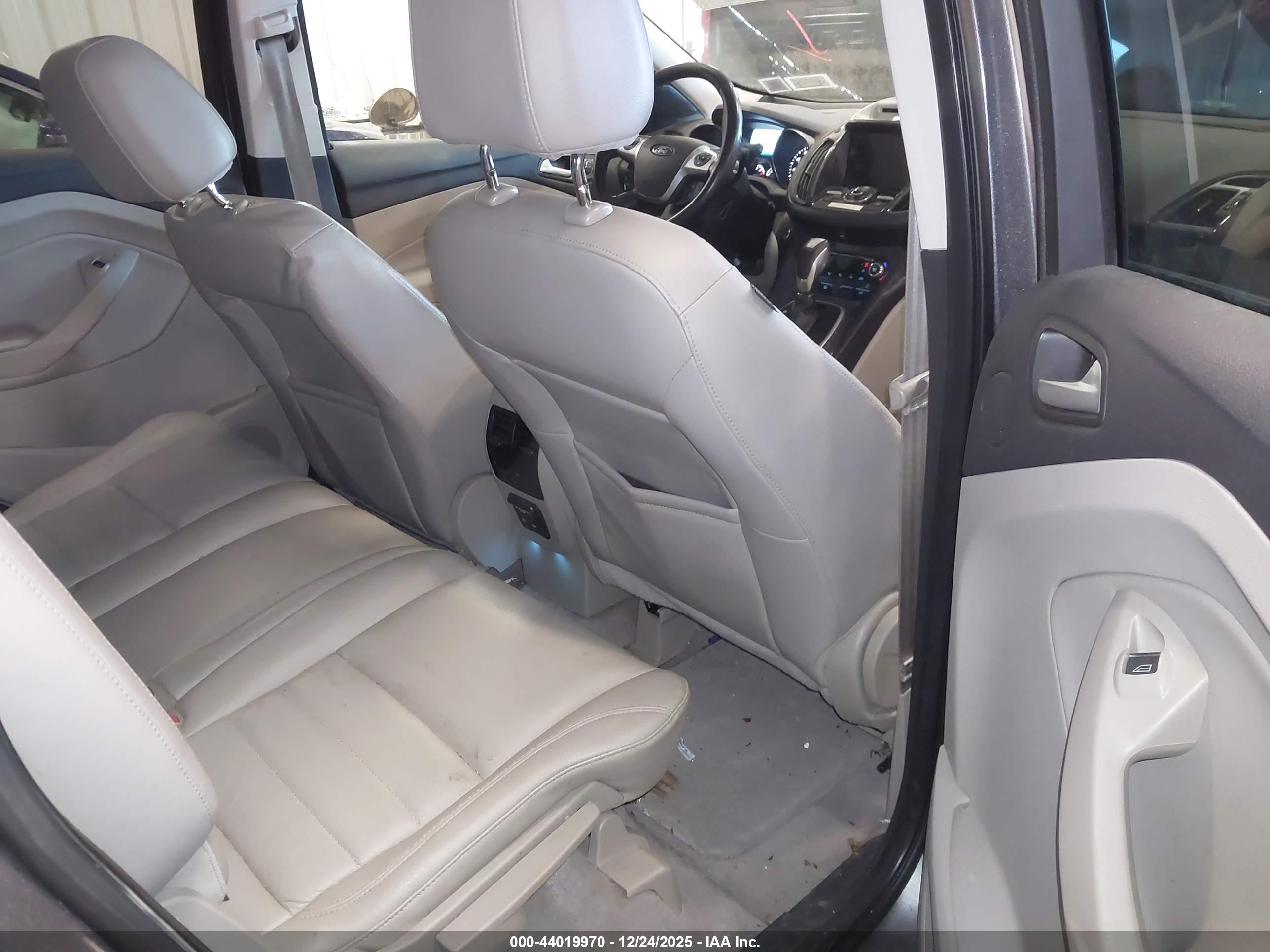 FORD ESCAPE image 8