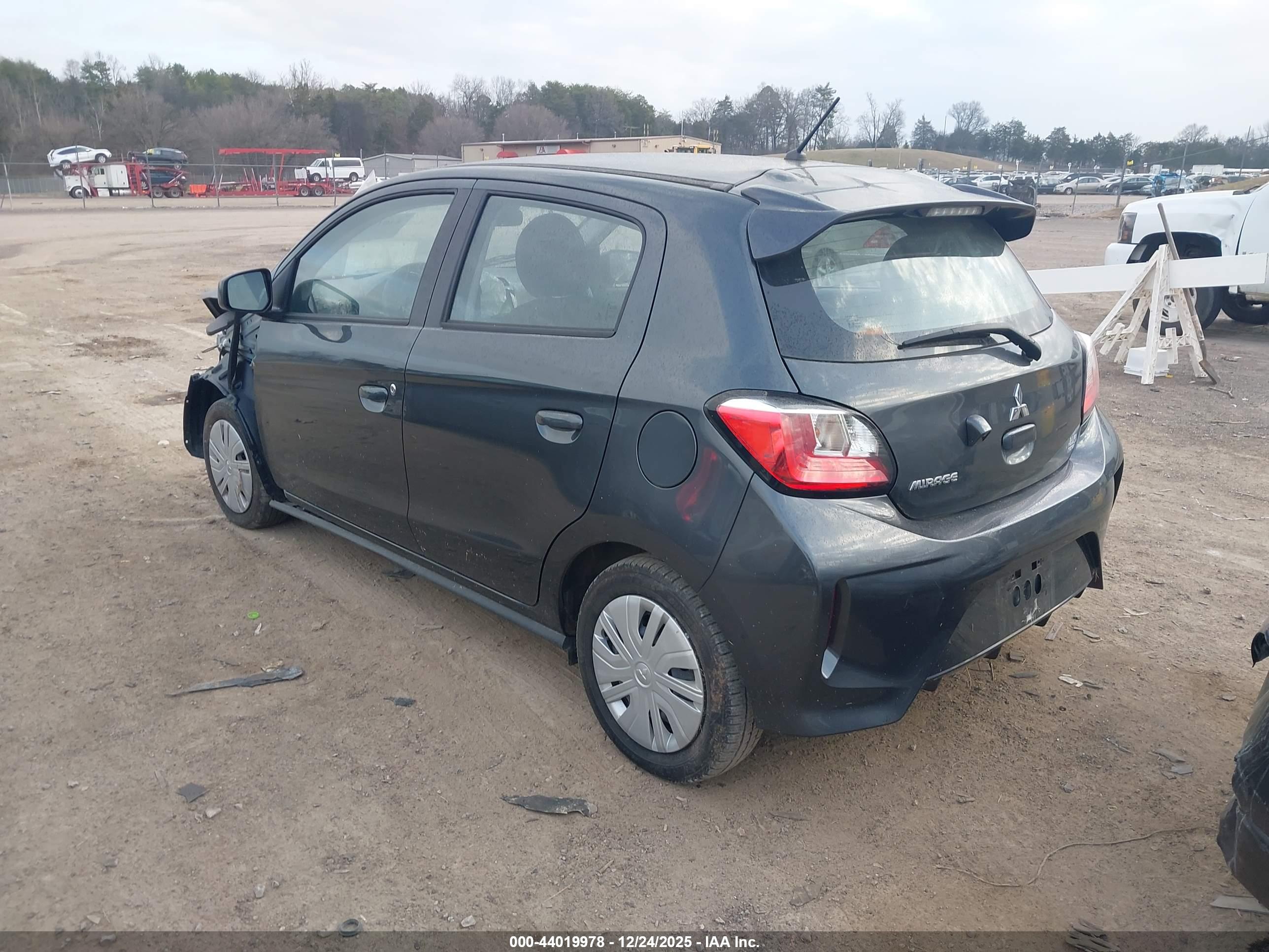 MITSUBISHI MIRAGE image 3