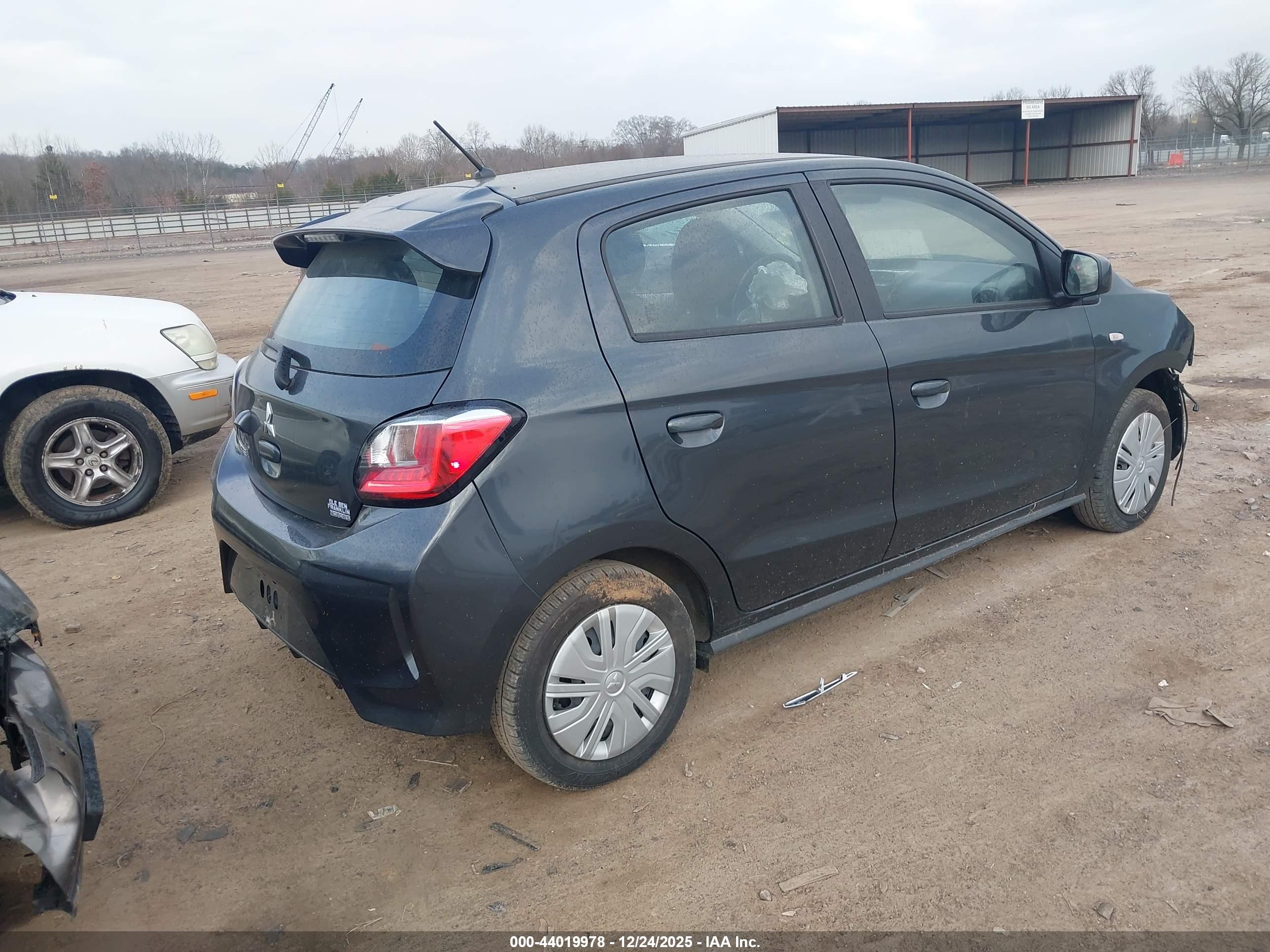 MITSUBISHI MIRAGE image 4