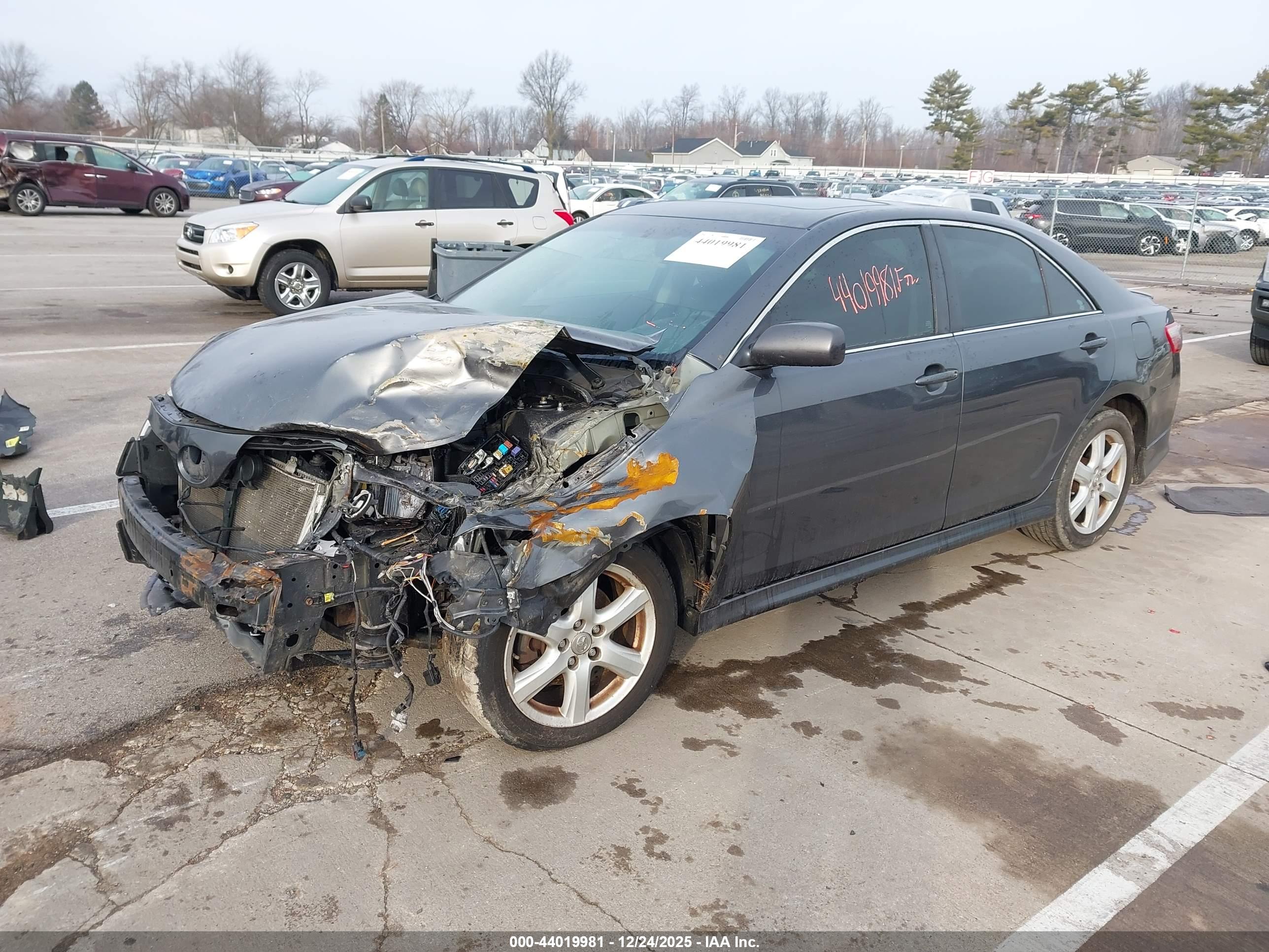 TOYOTA CAMRY image 2