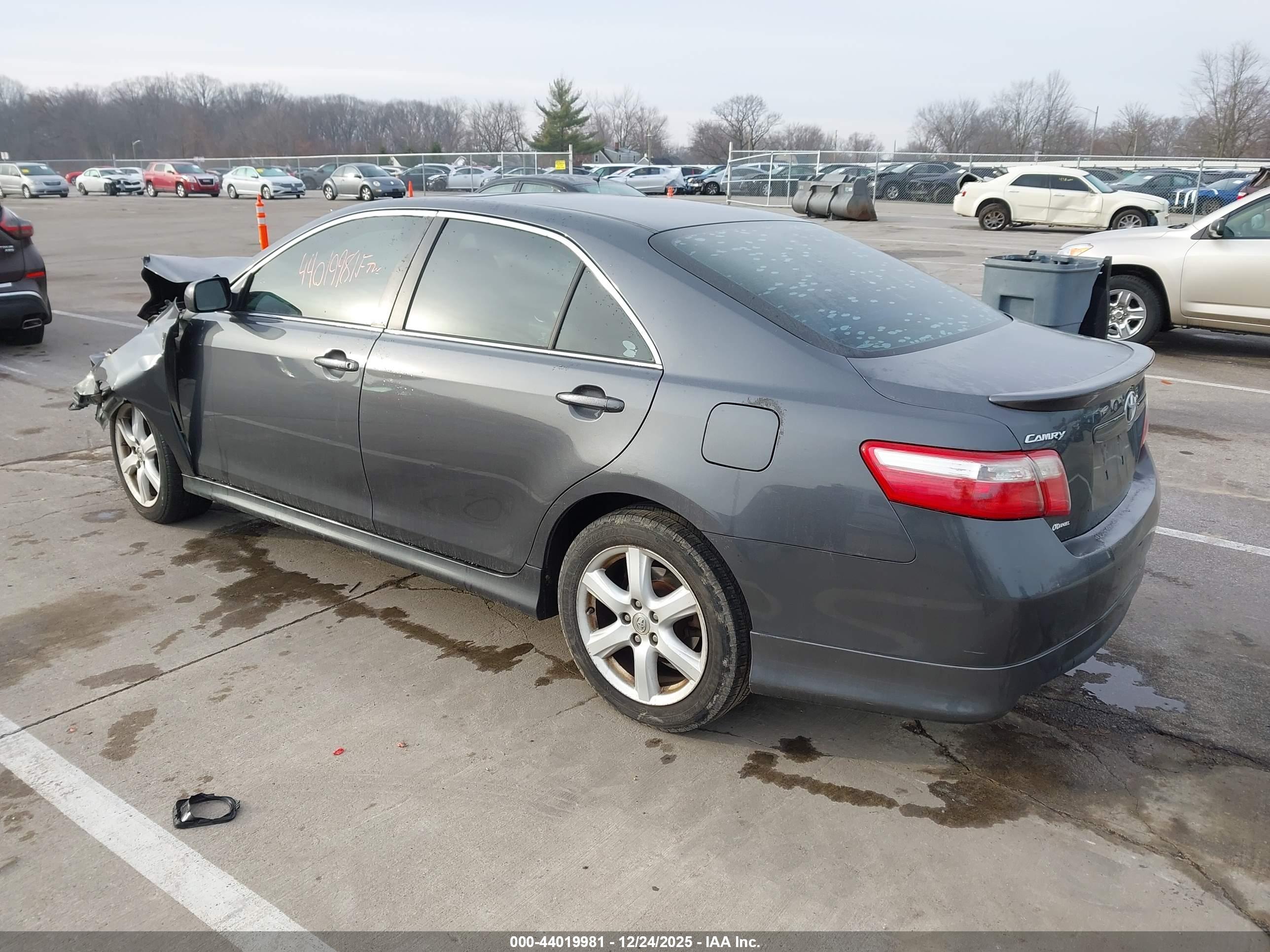 TOYOTA CAMRY image 3