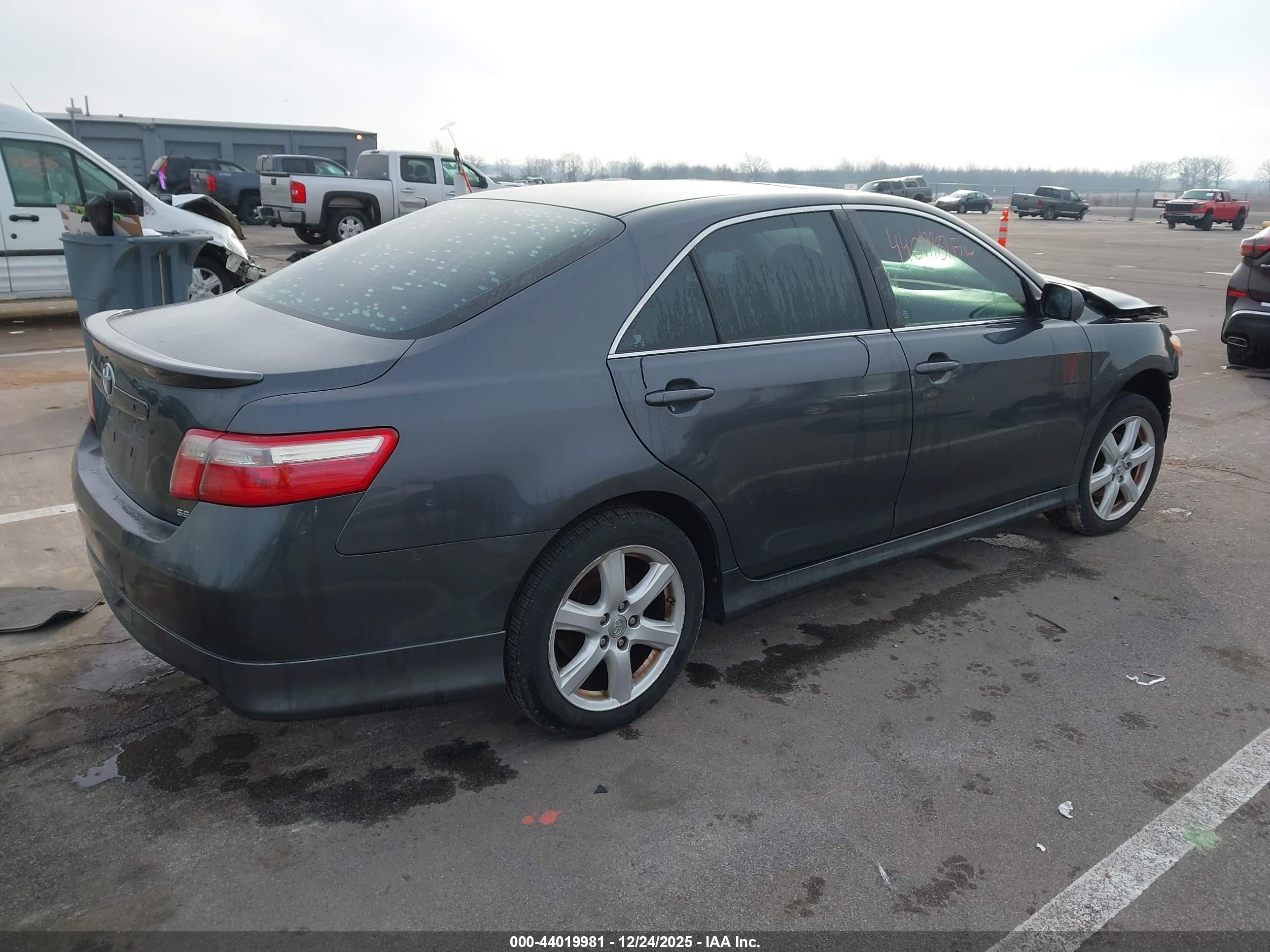TOYOTA CAMRY image 4