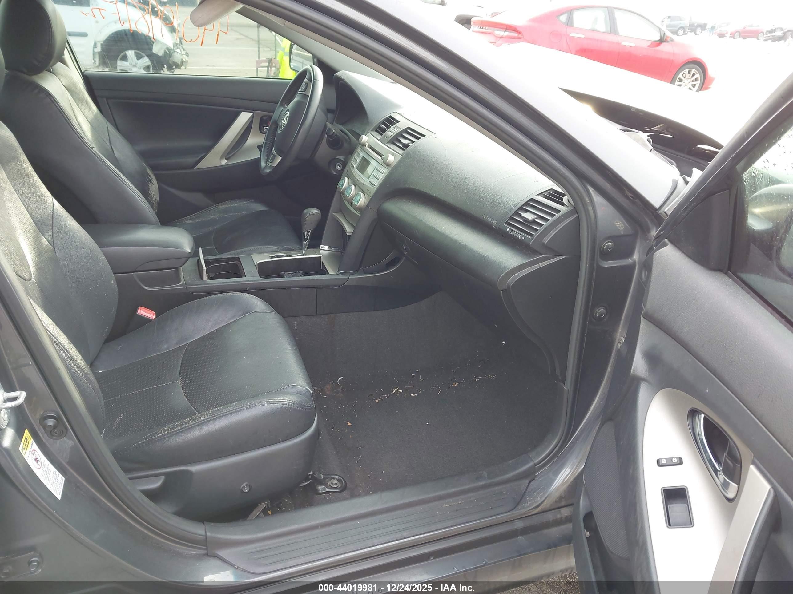 TOYOTA CAMRY image 5