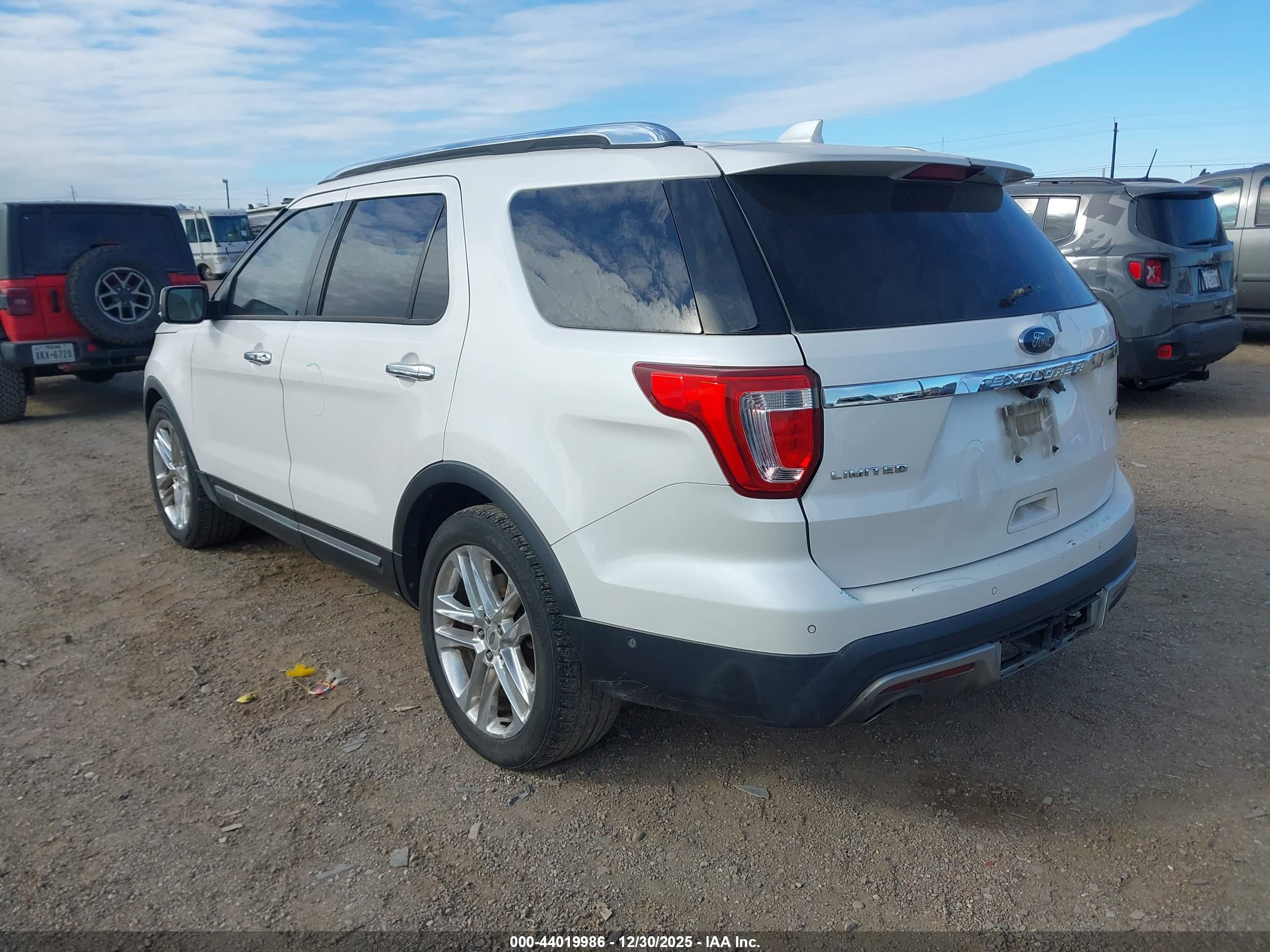 FORD EXPLORER image 3
