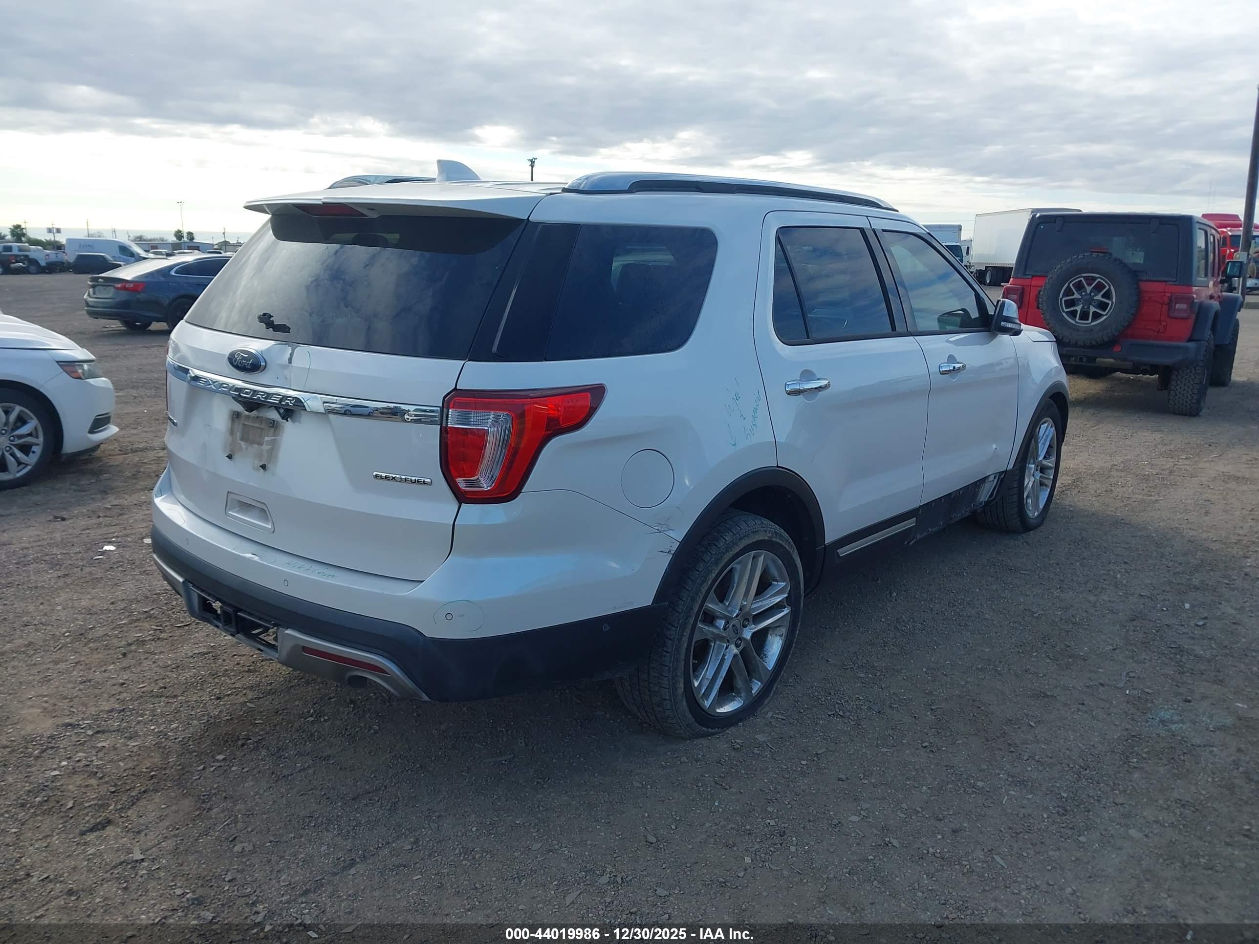FORD EXPLORER image 4