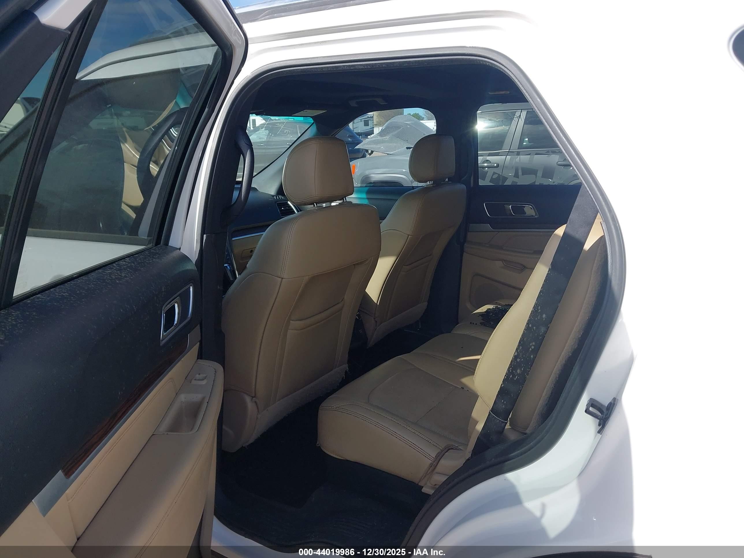FORD EXPLORER image 8
