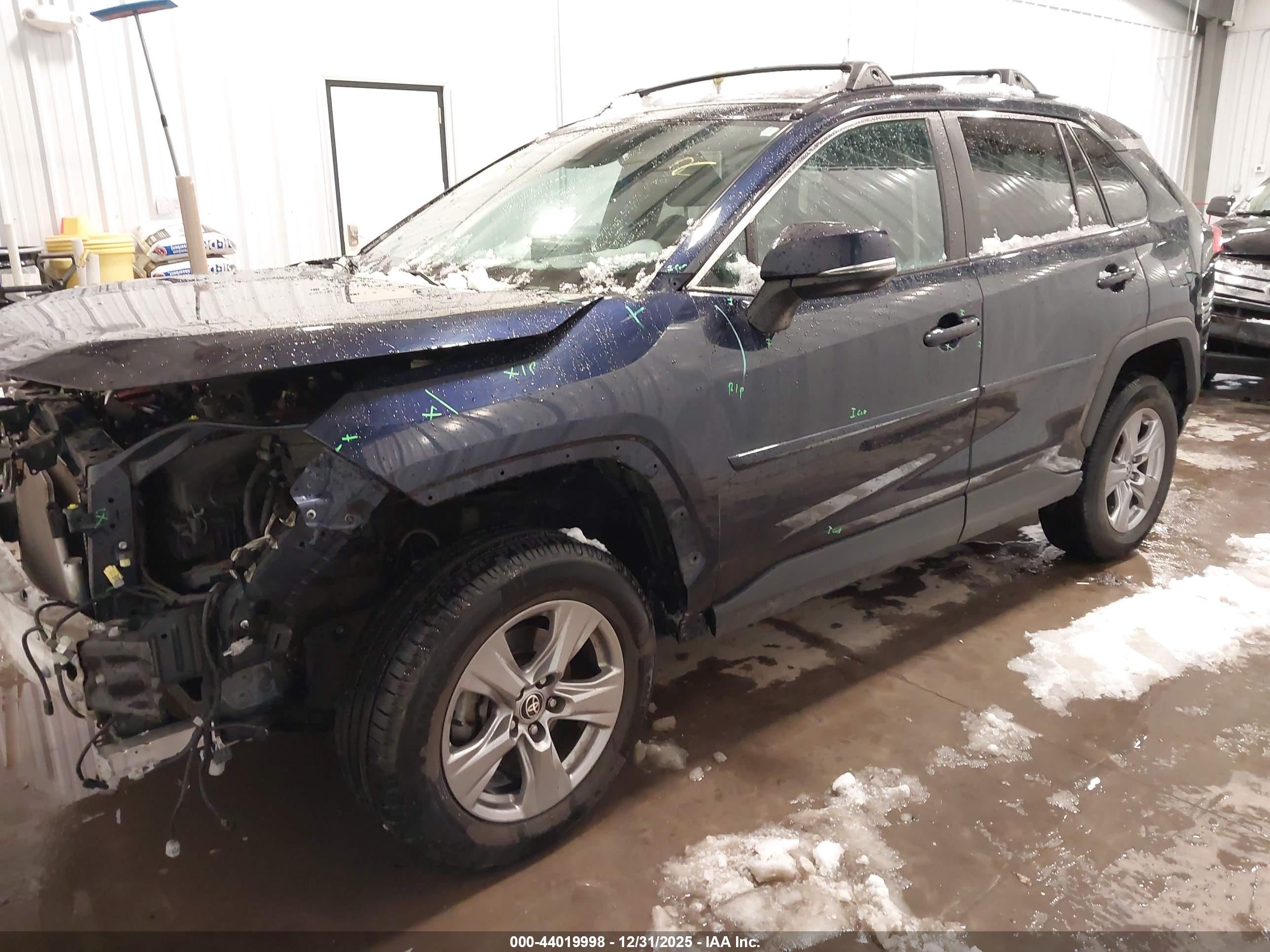 TOYOTA RAV4 image 2