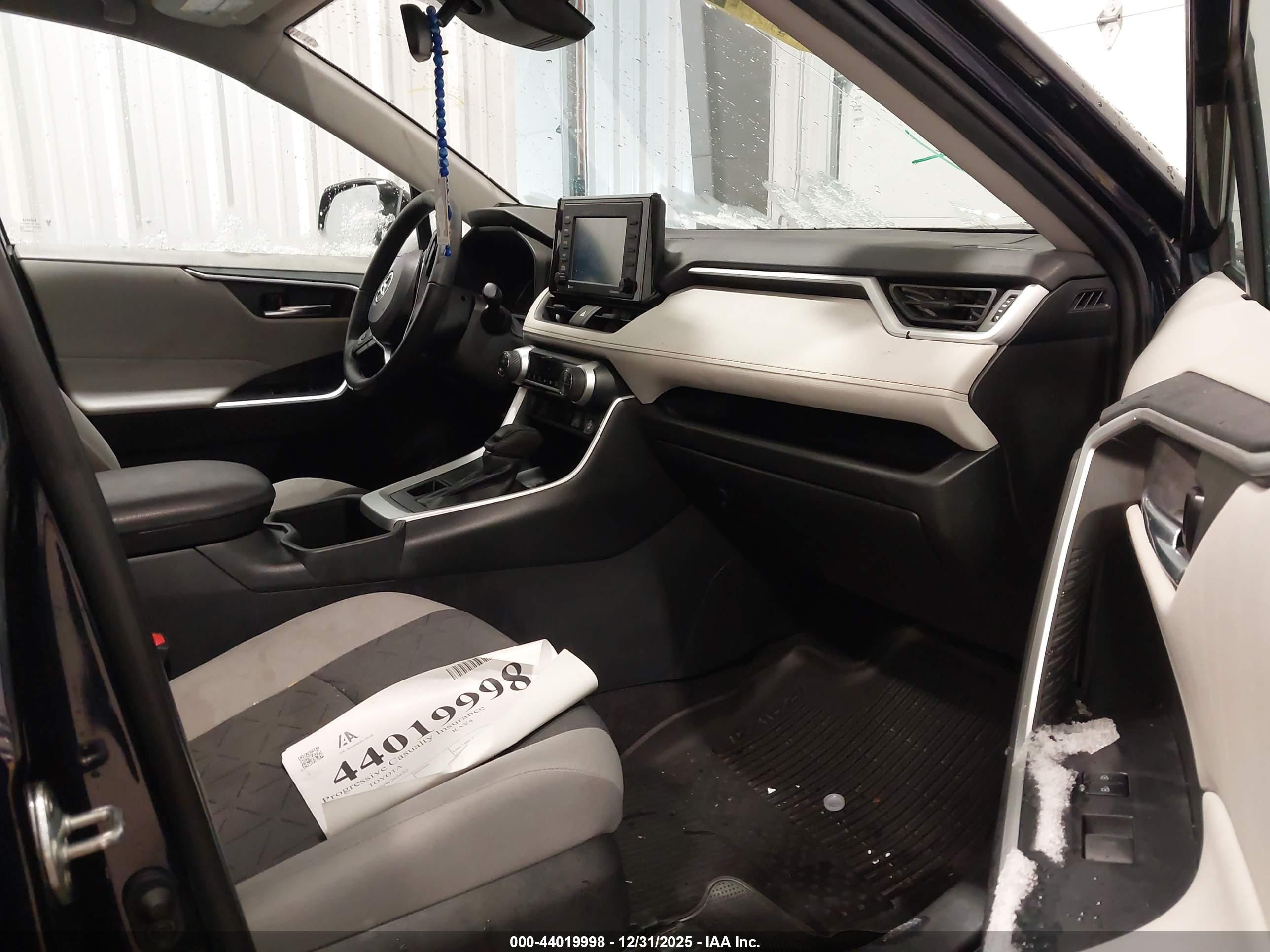 TOYOTA RAV4 image 5
