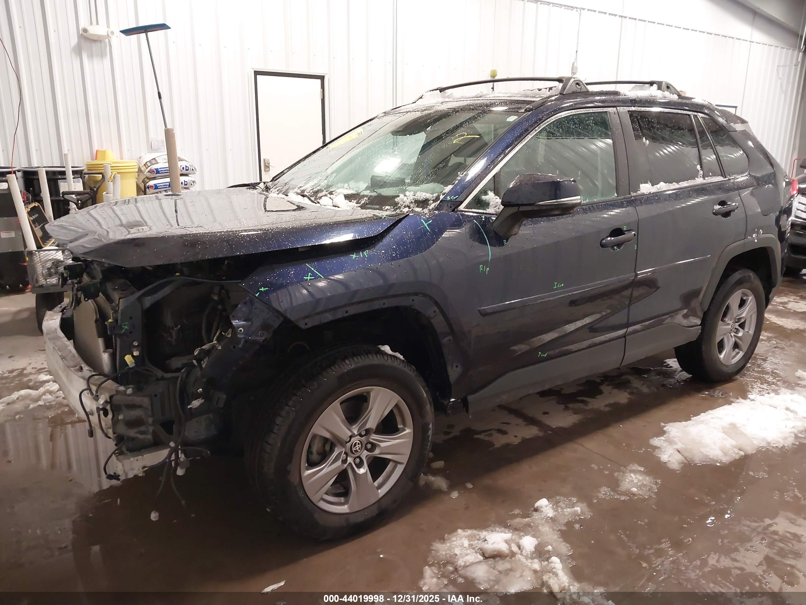 TOYOTA RAV4 image 6