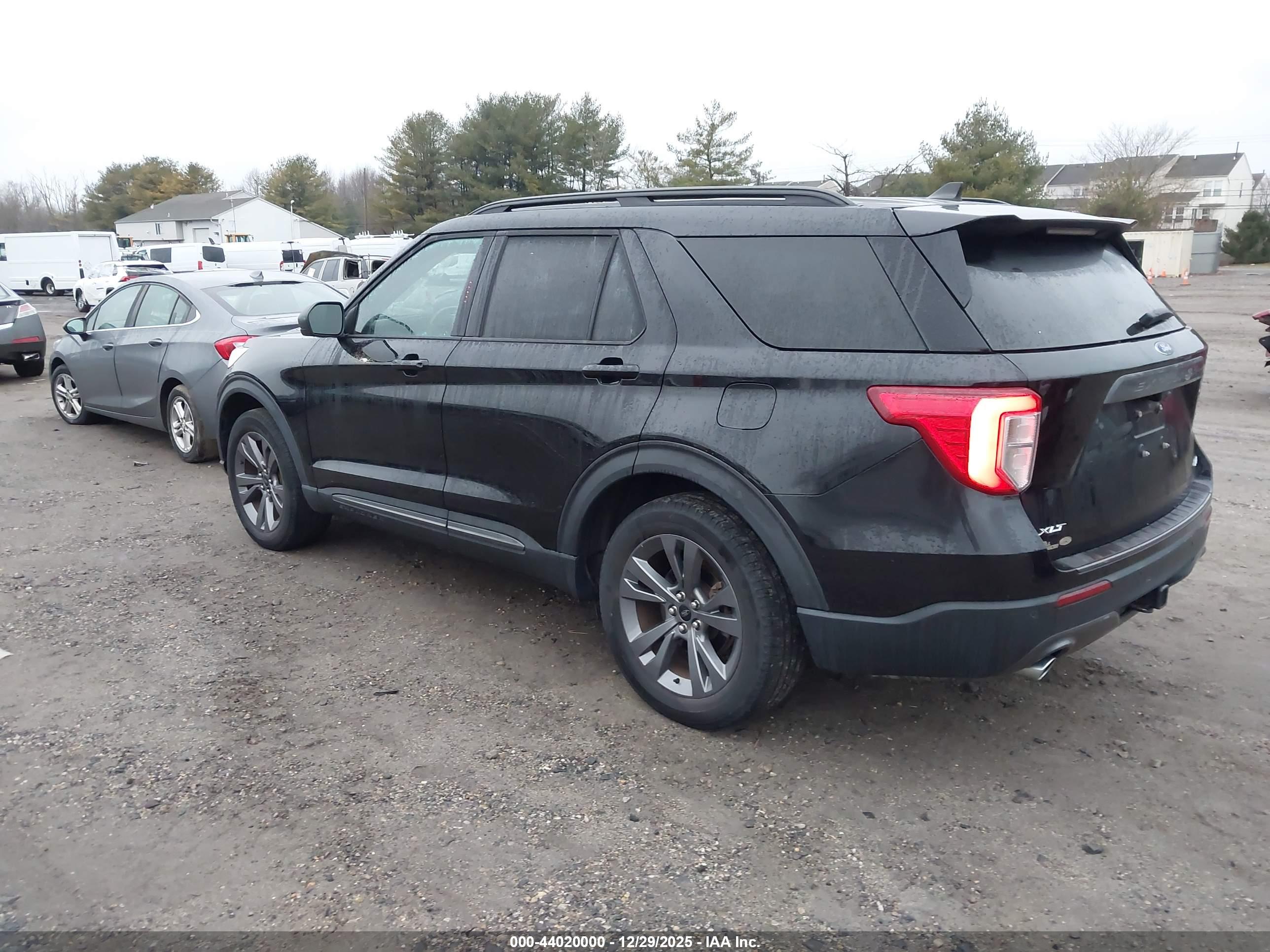 FORD EXPLORER image 3