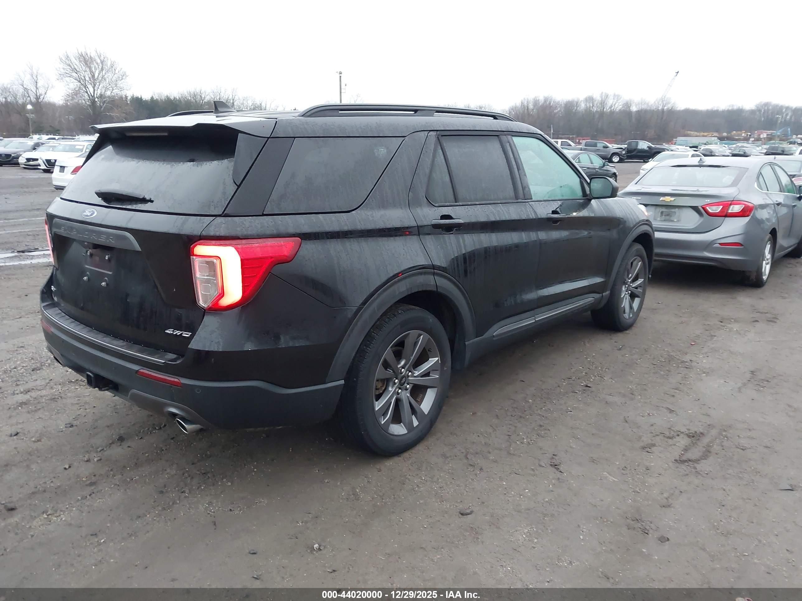 FORD EXPLORER image 4