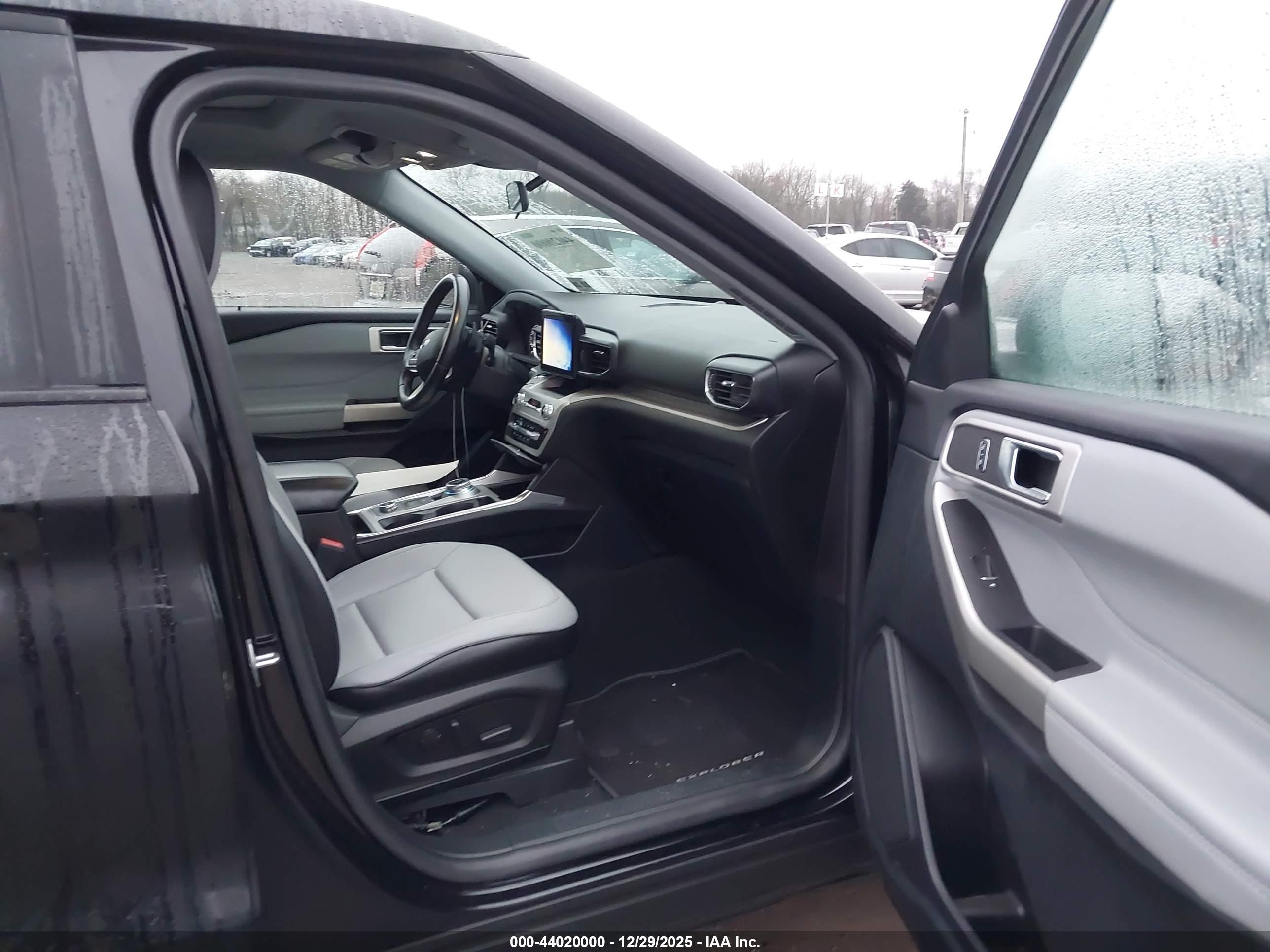 FORD EXPLORER image 5