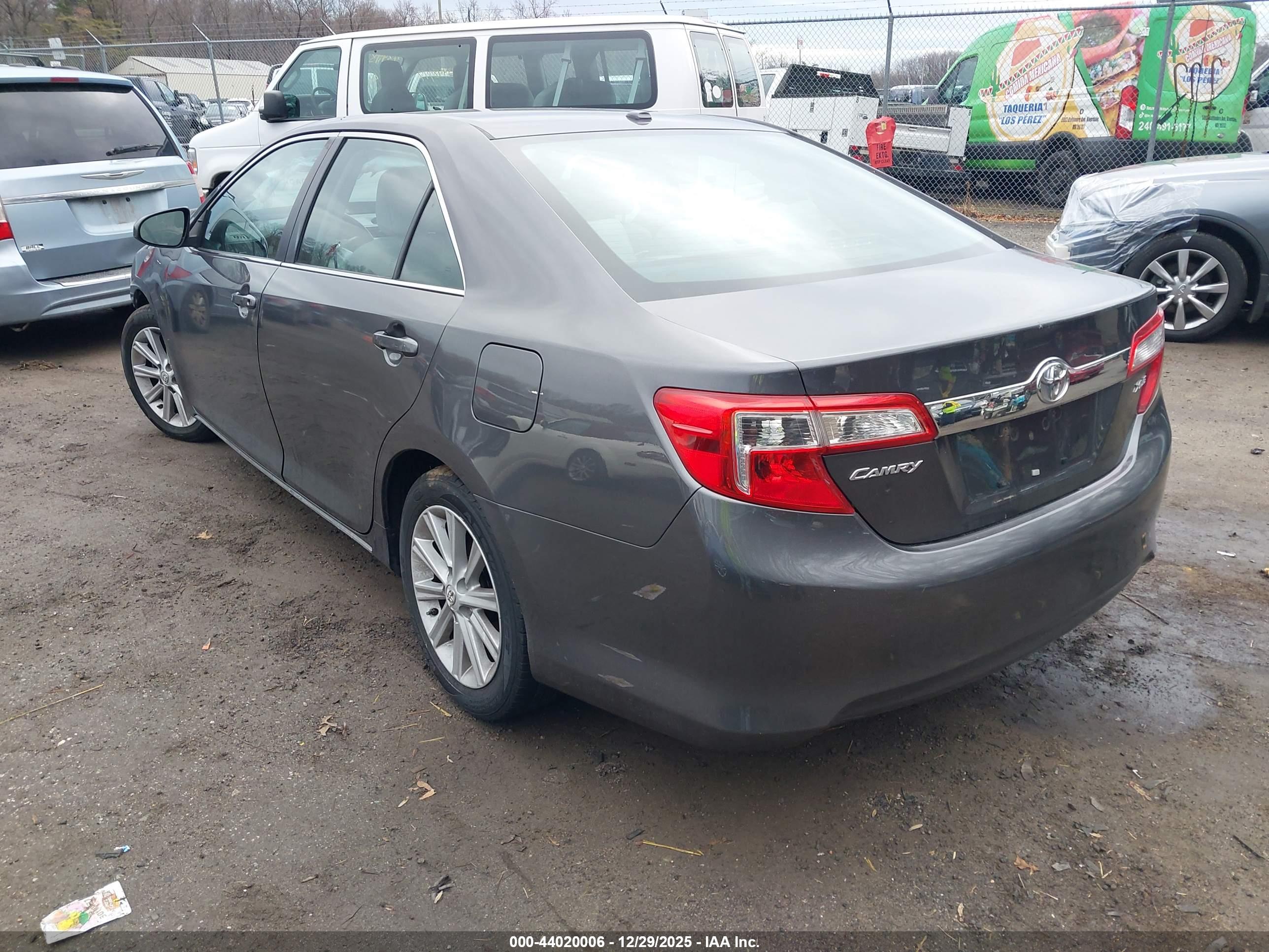 TOYOTA CAMRY image 3