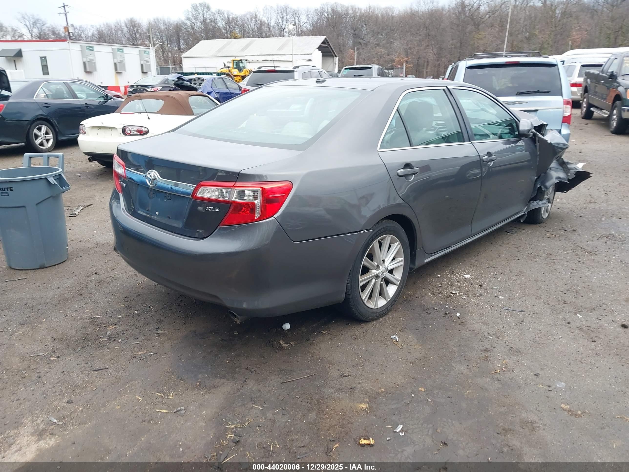 TOYOTA CAMRY image 4