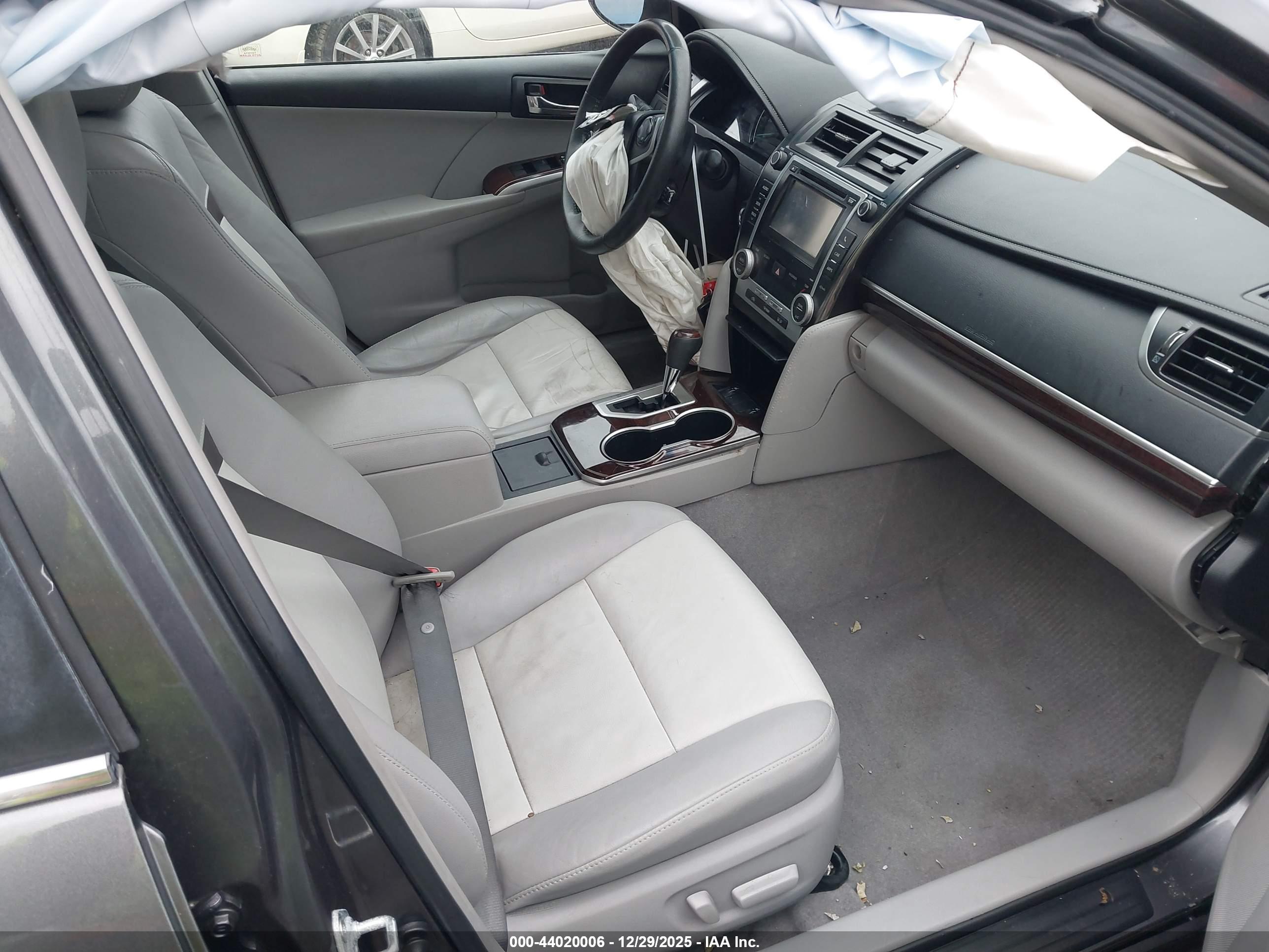 TOYOTA CAMRY image 5