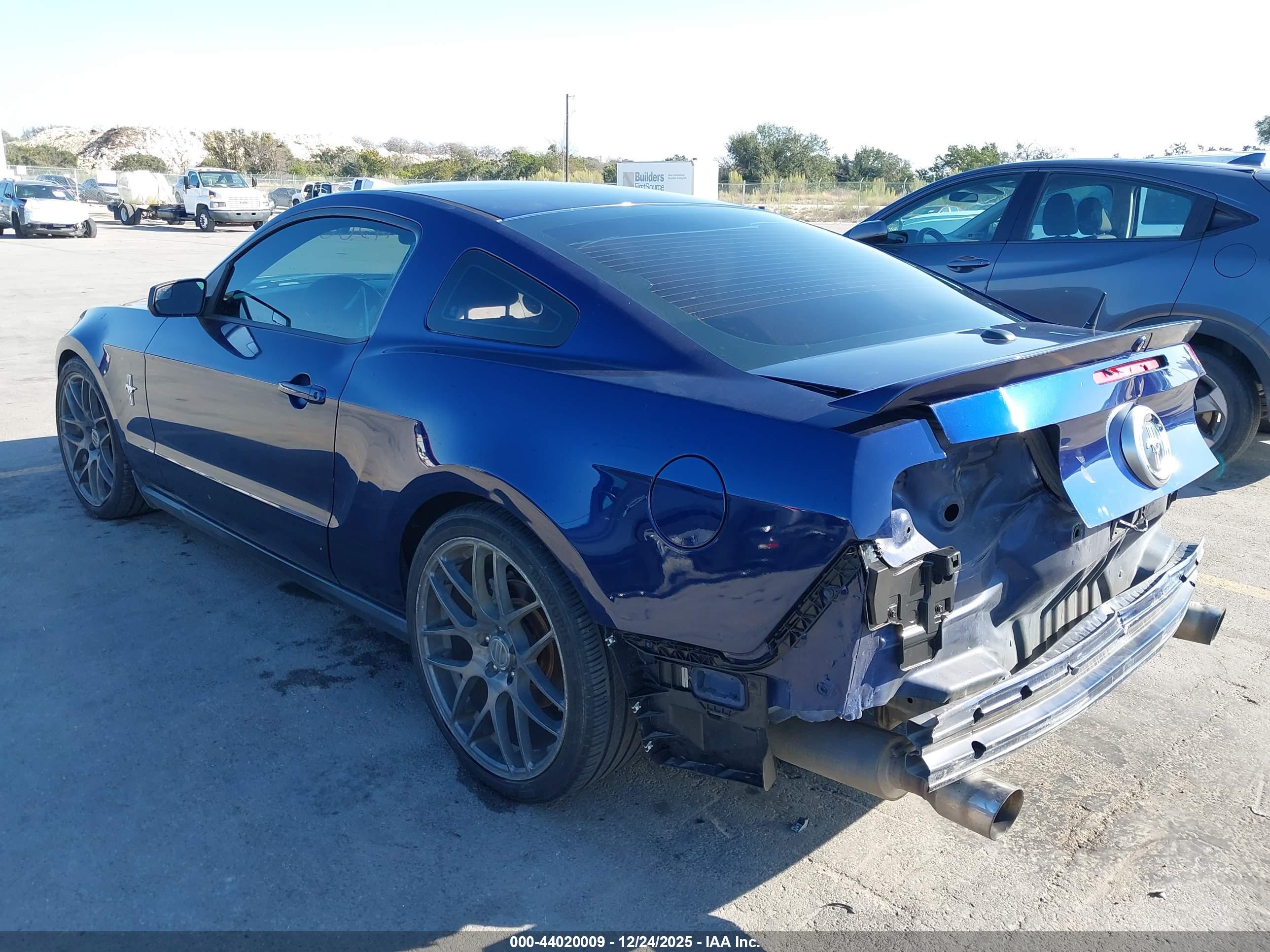 FORD MUSTANG image 3