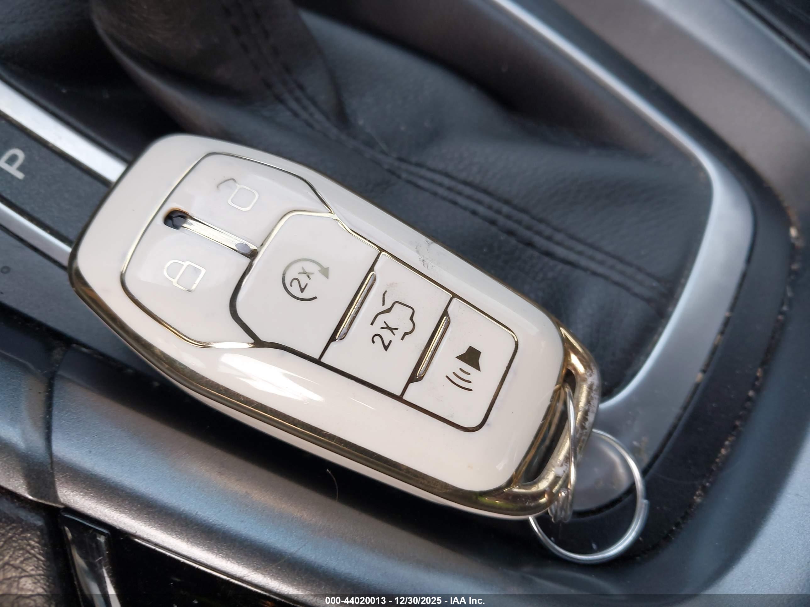 FORD FUSION image 11