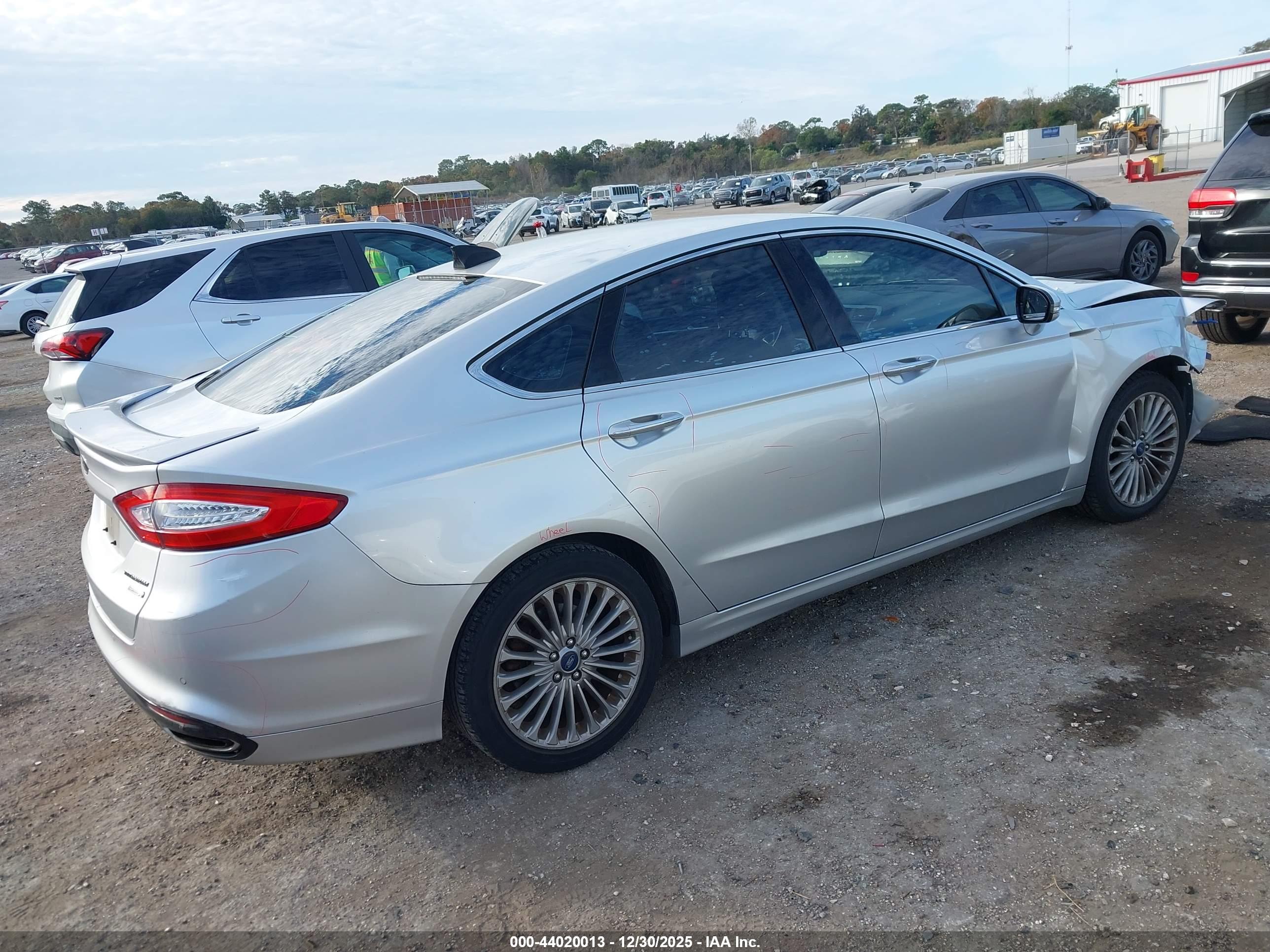 FORD FUSION image 4