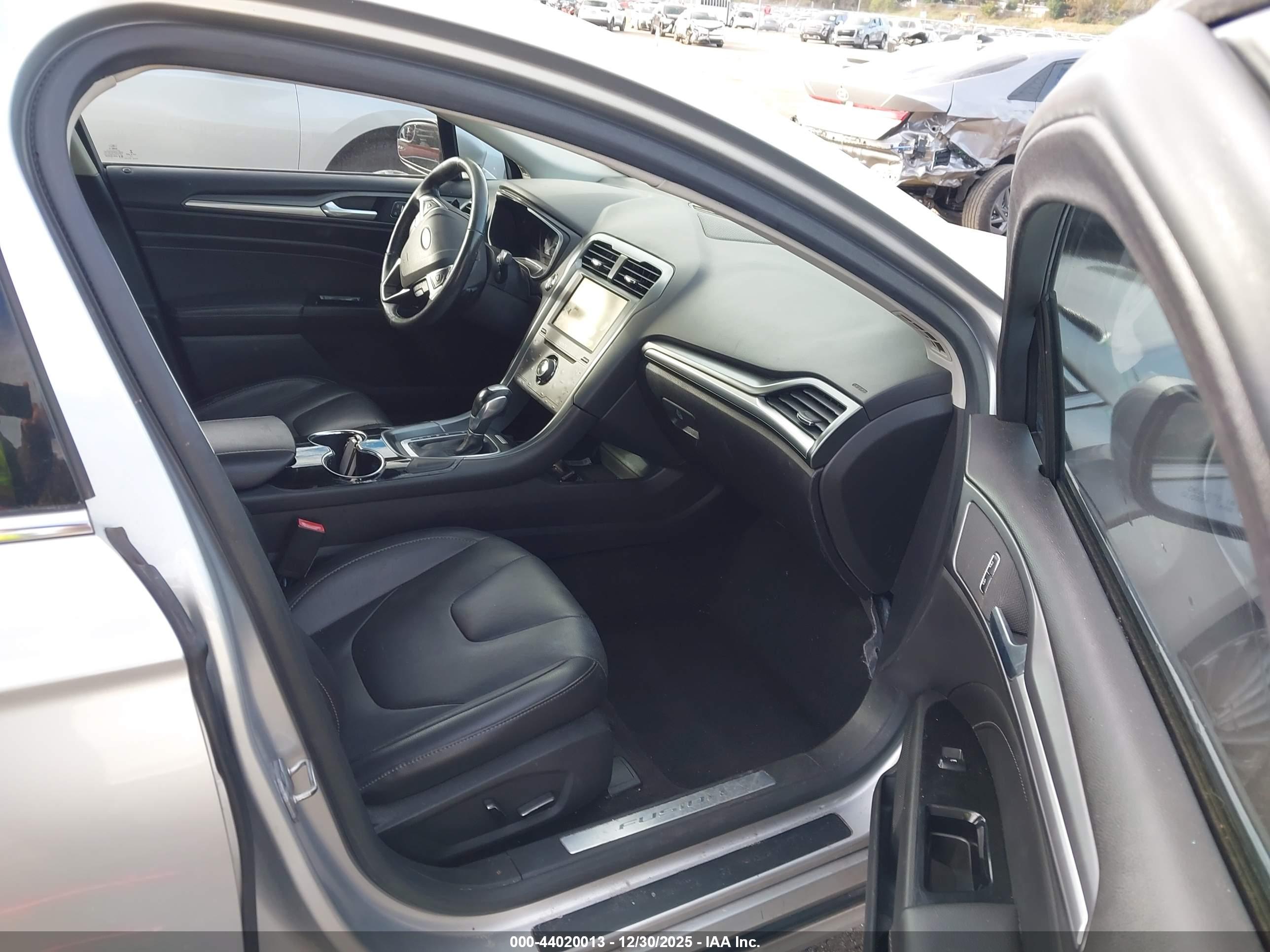 FORD FUSION image 5