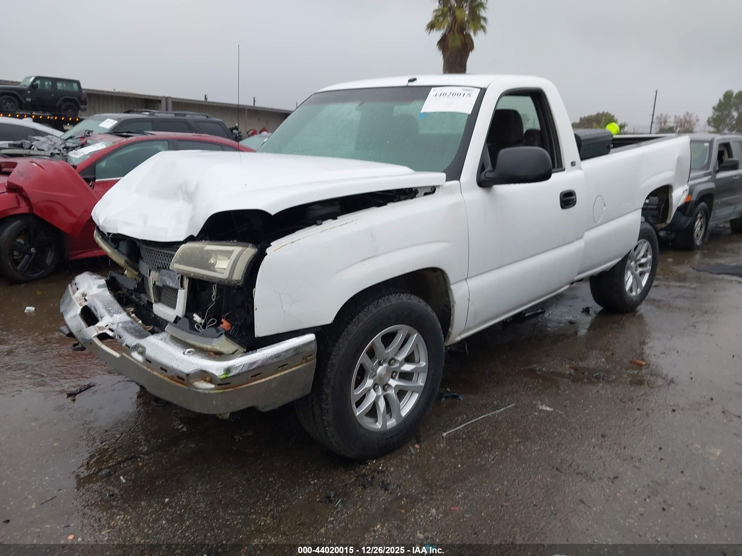 CHEVROLET SILVERADO image 2
