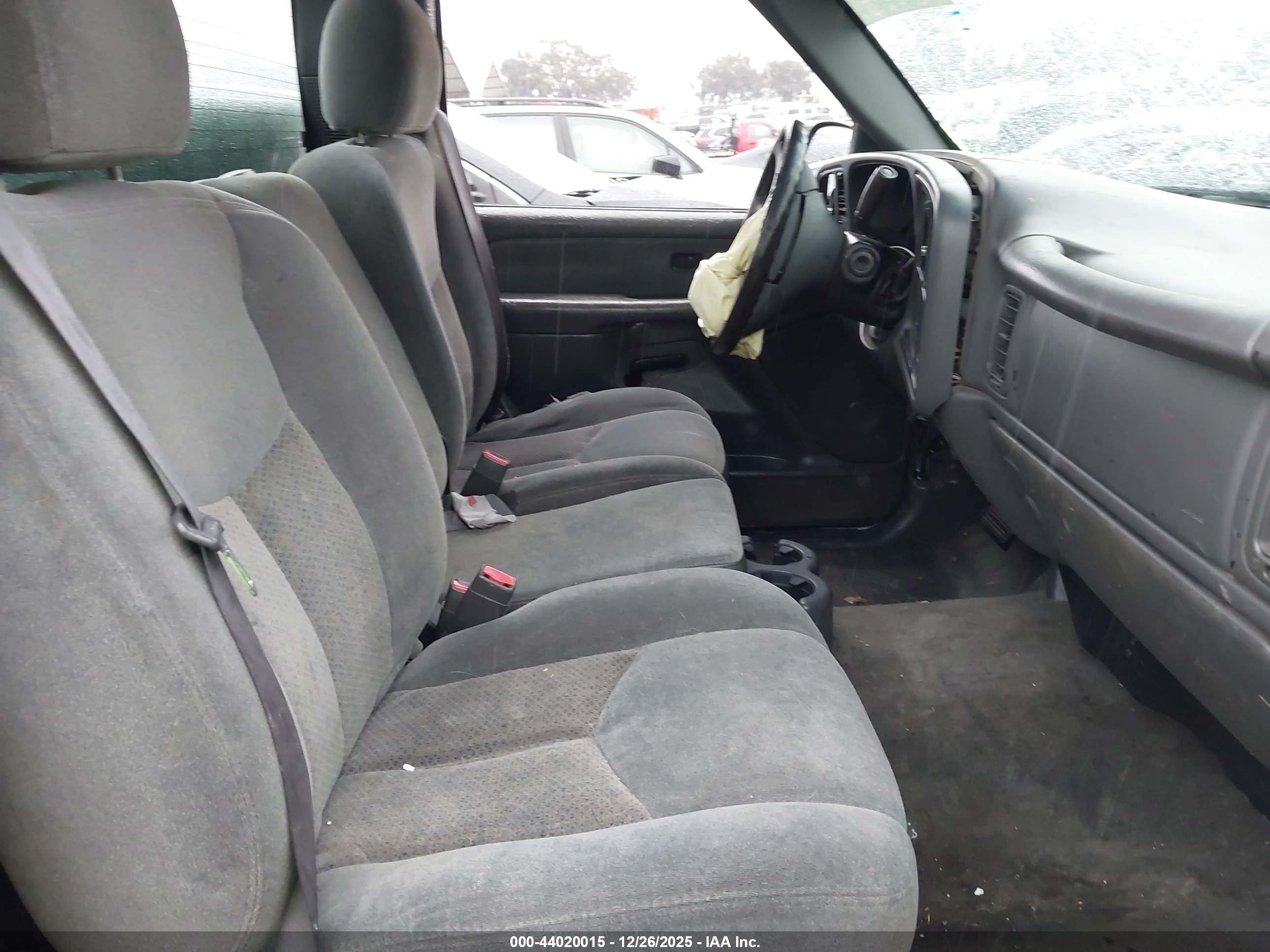 CHEVROLET SILVERADO image 8