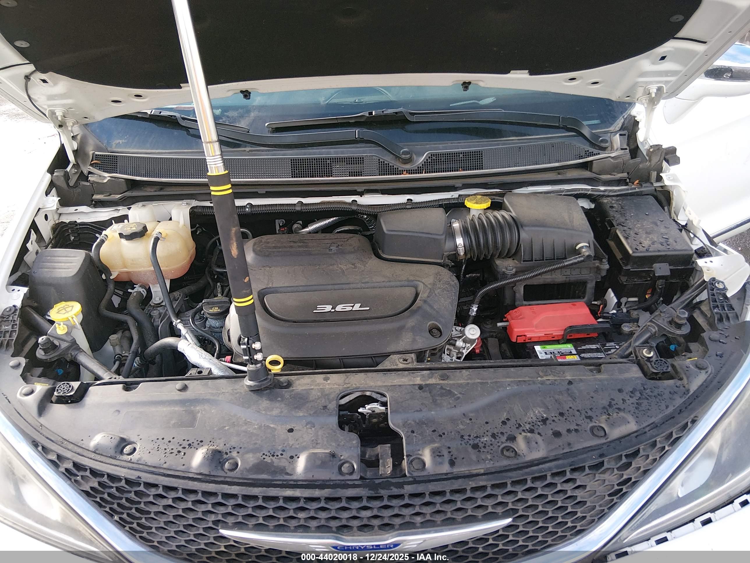 CHRYSLER PACIFICA image 10