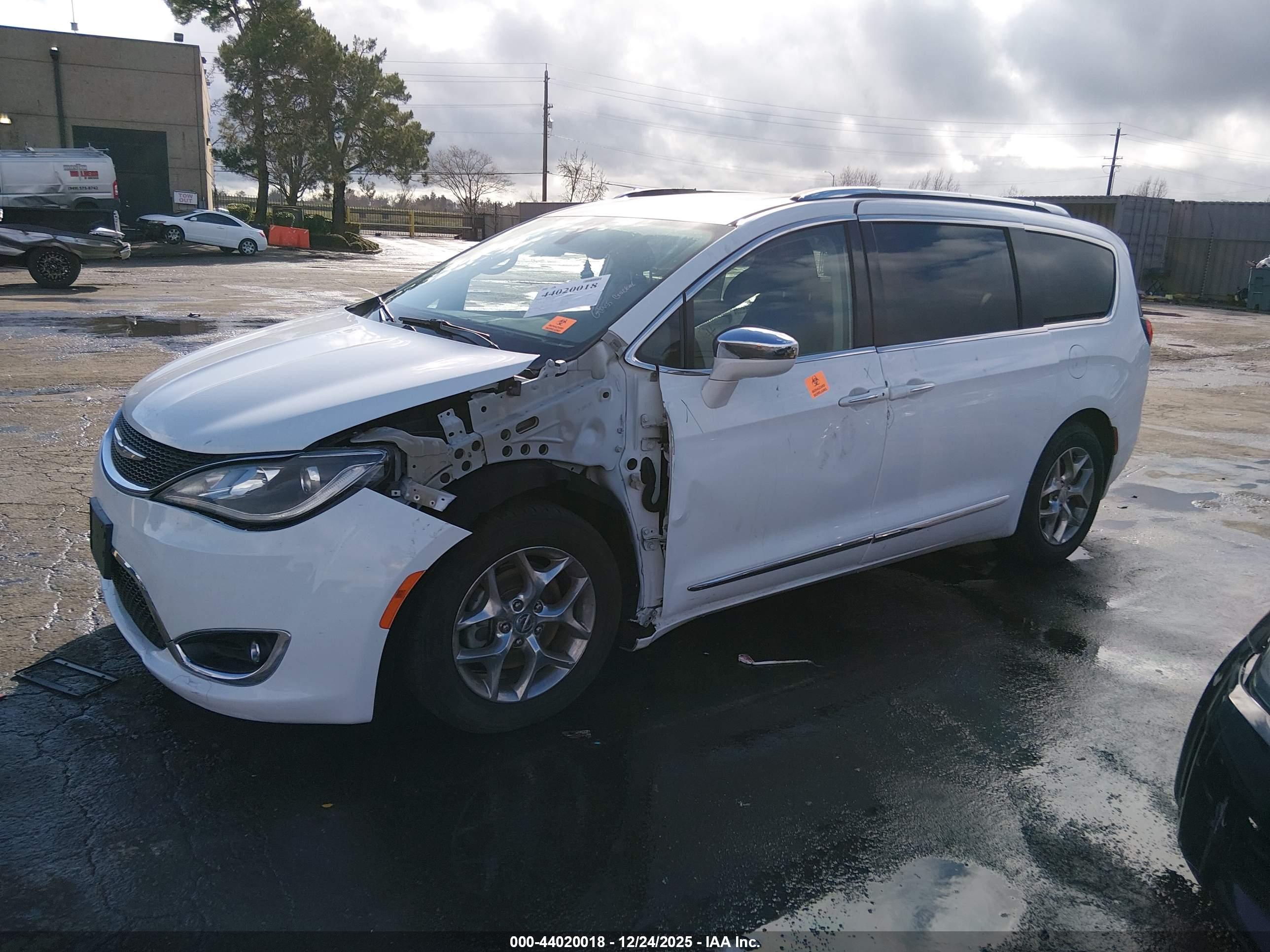 CHRYSLER PACIFICA image 6