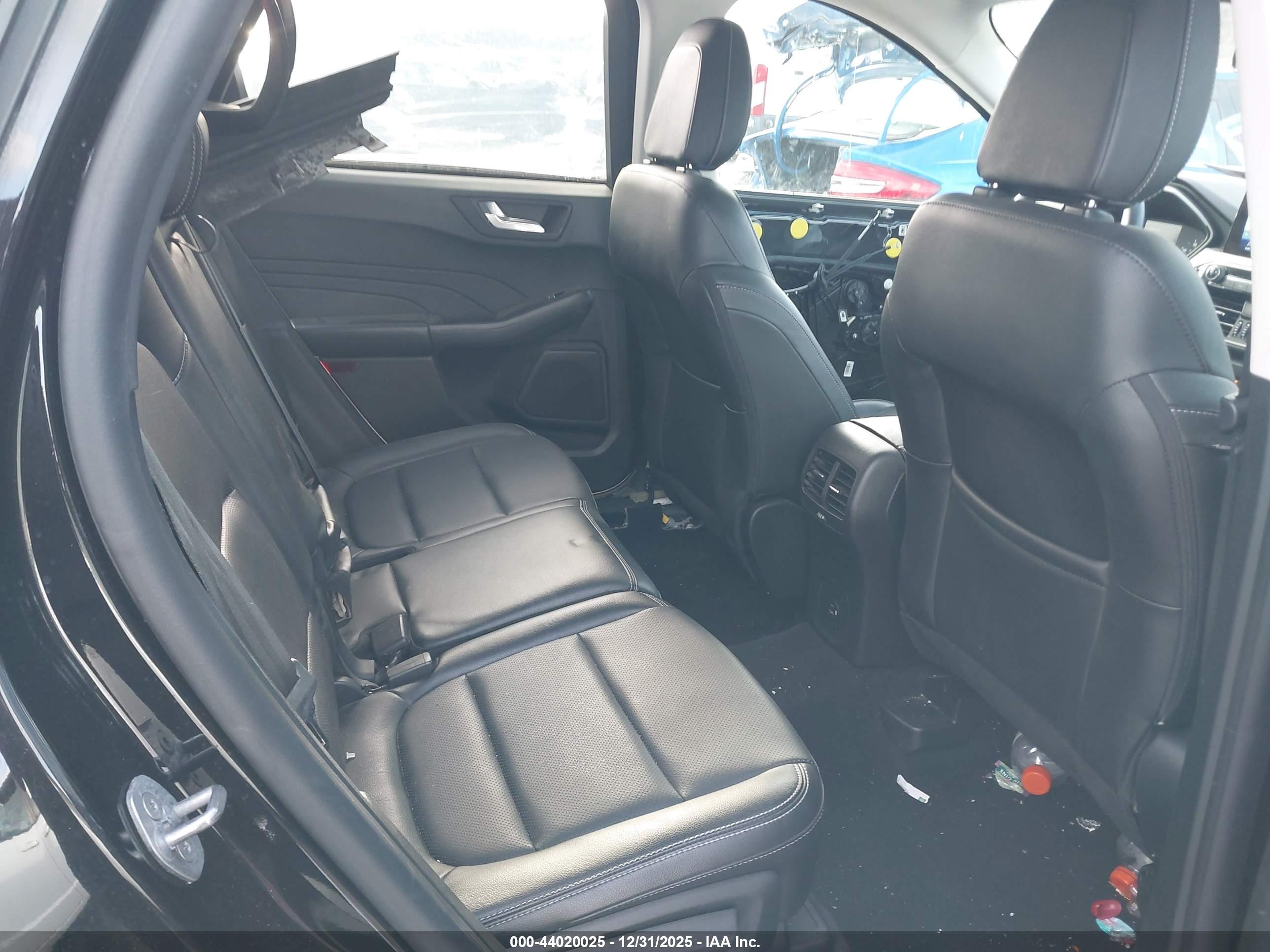 FORD ESCAPE image 8