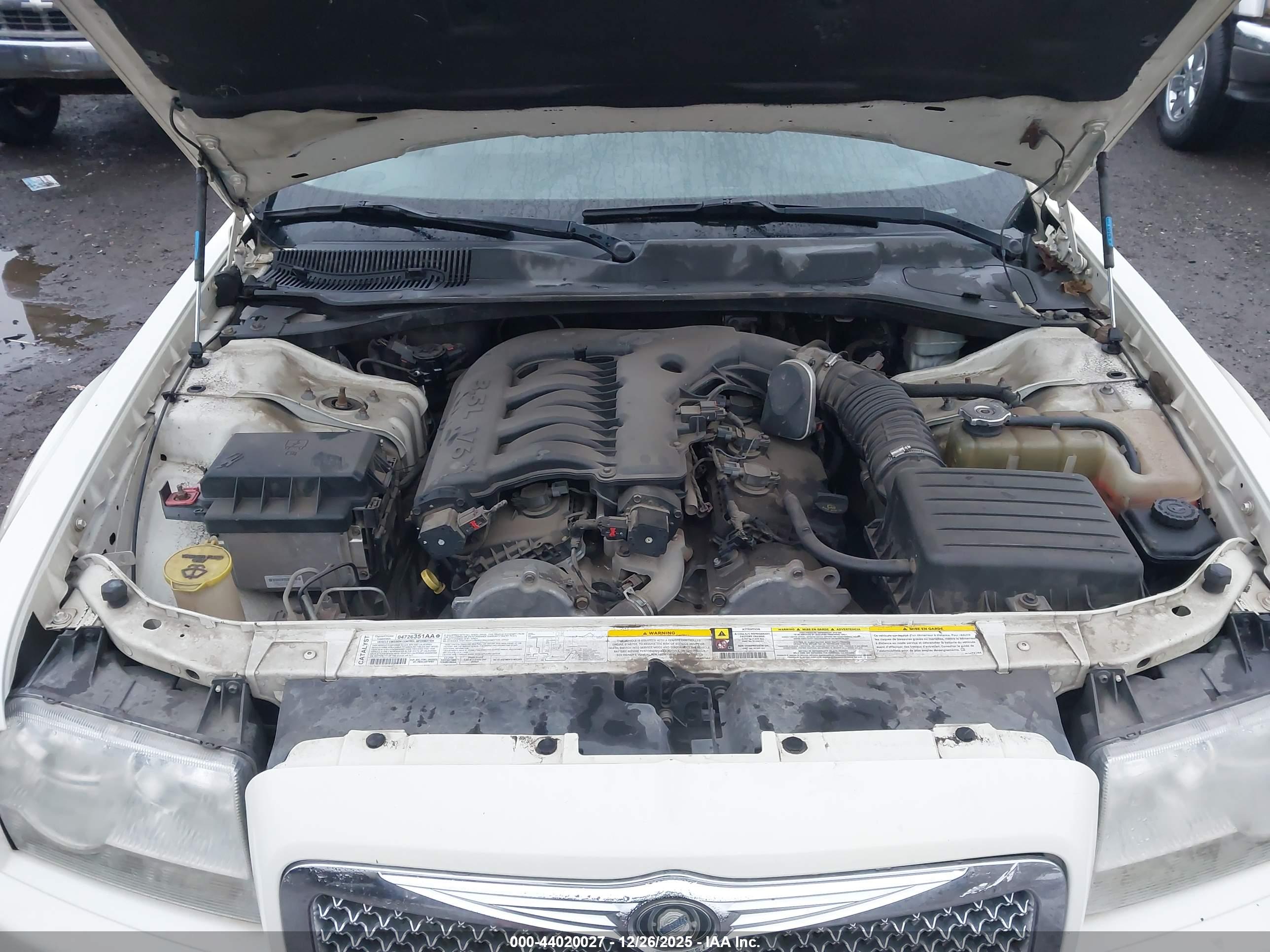 CHRYSLER 300 image 10