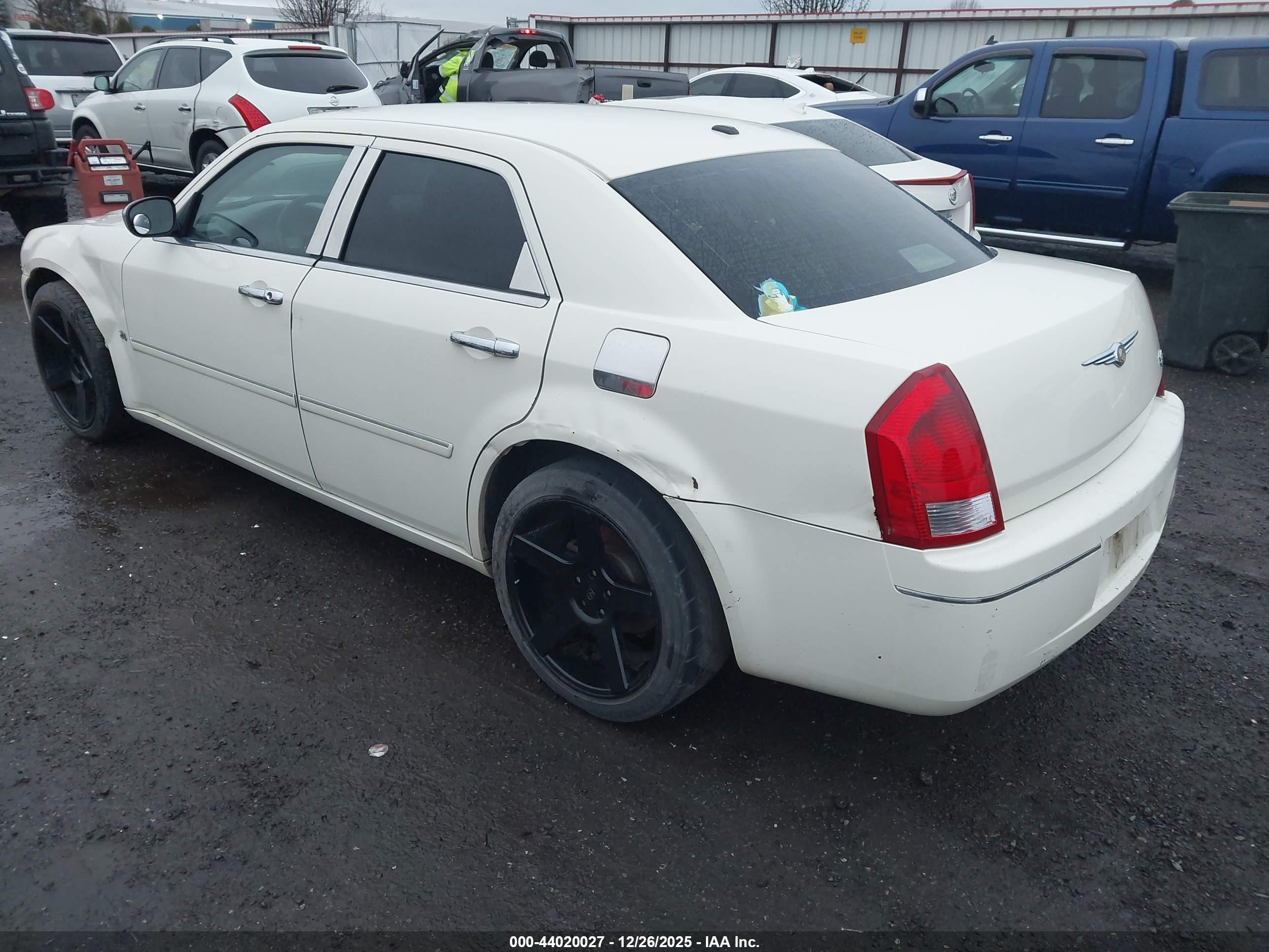 CHRYSLER 300 image 3