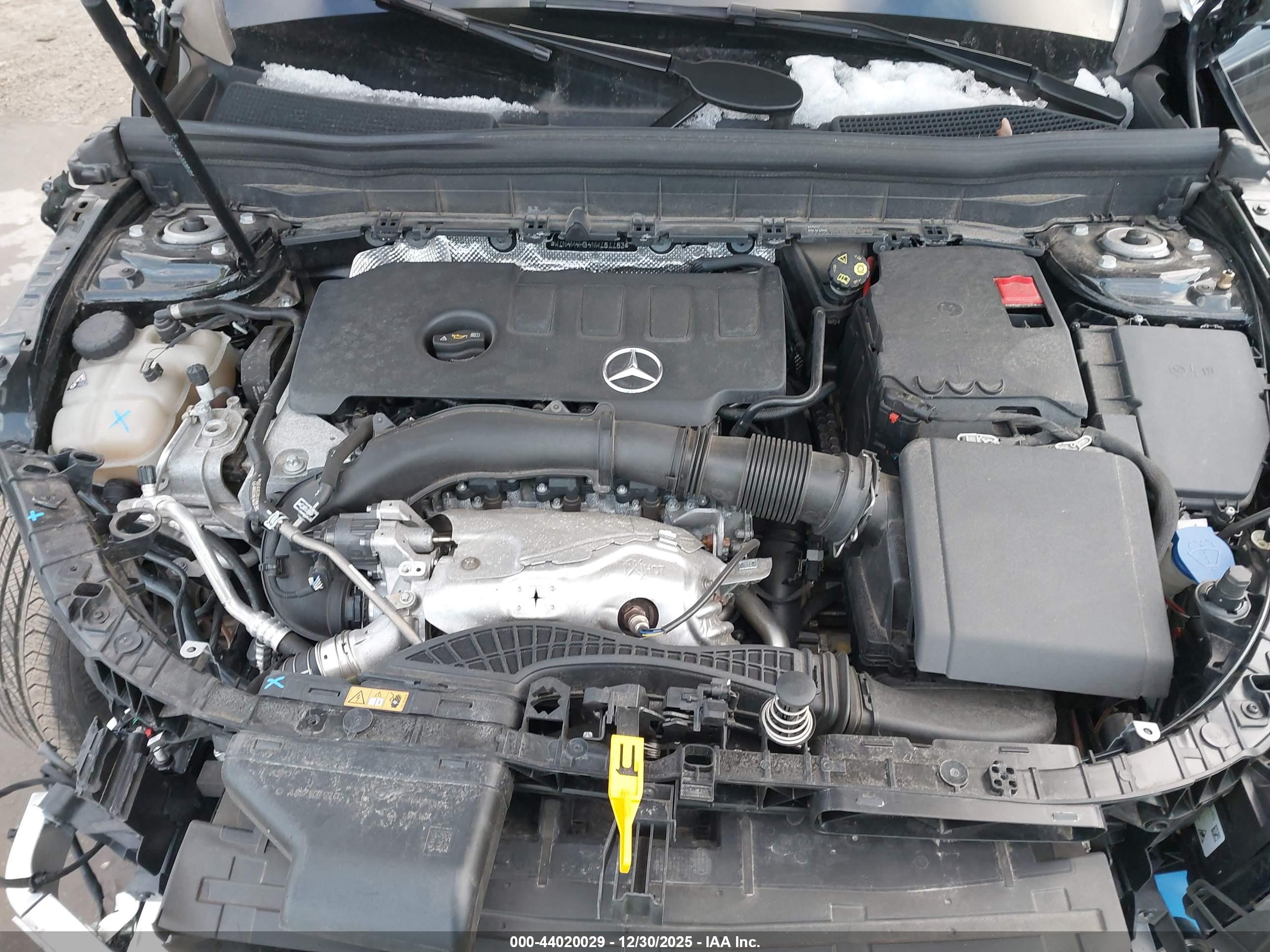 MERCEDES-BENZ GLB image 10