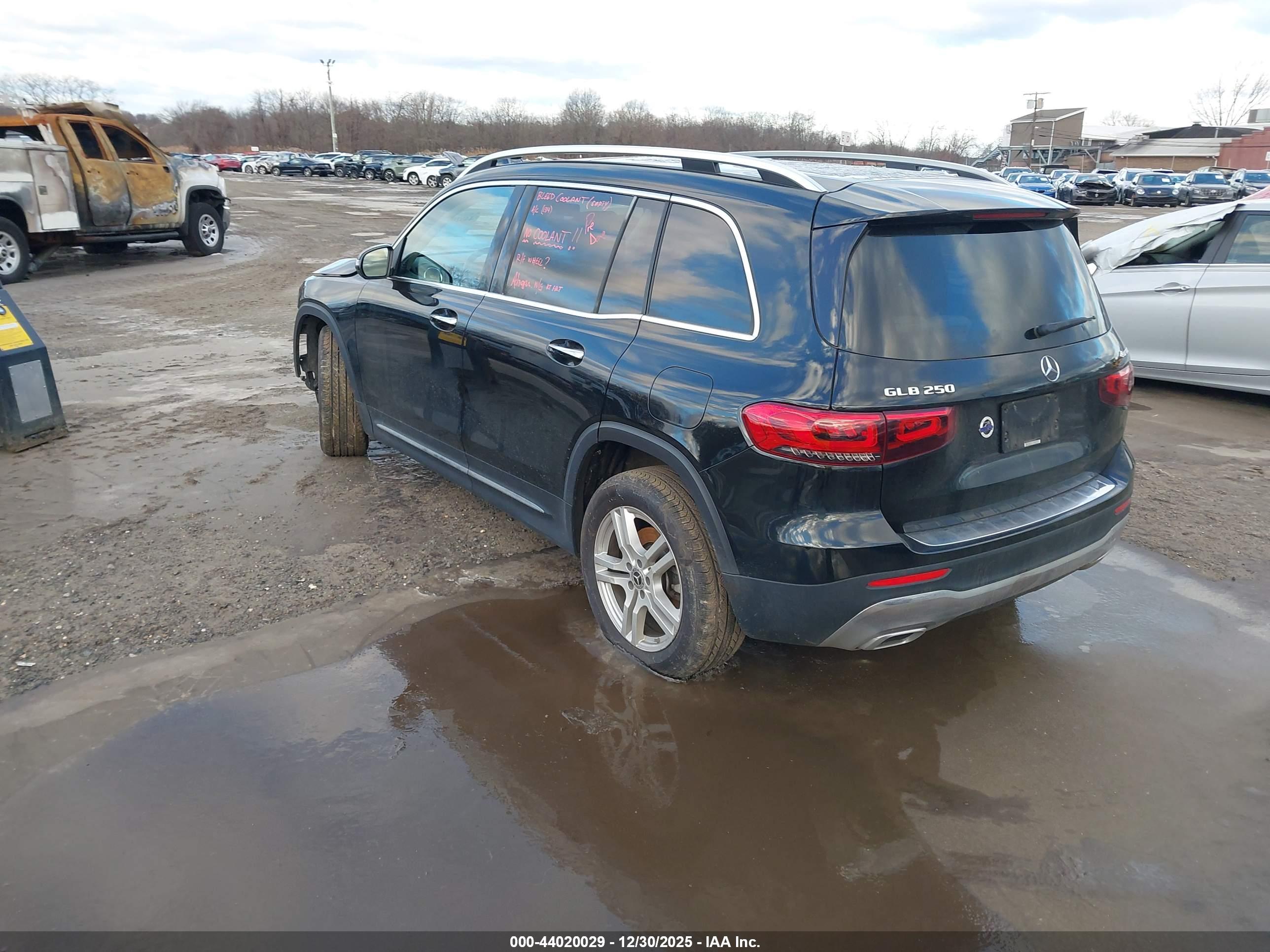 MERCEDES-BENZ GLB image 3
