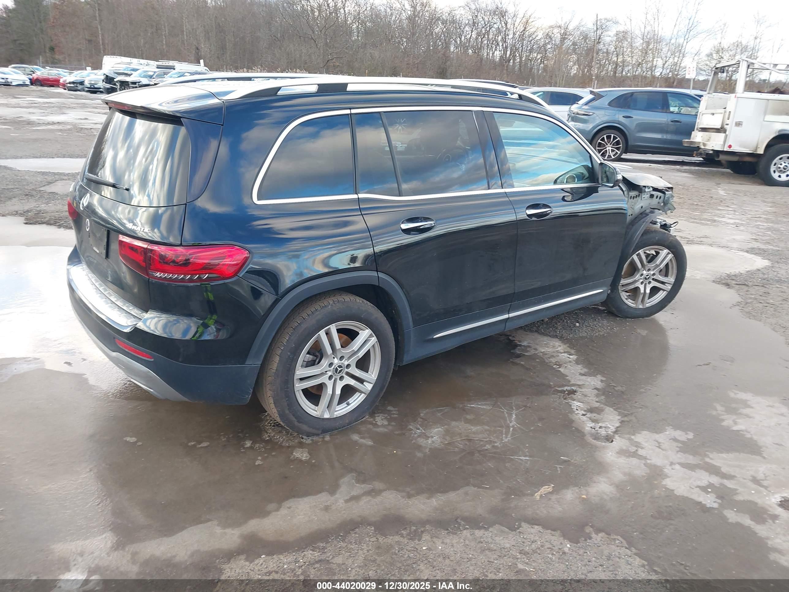 MERCEDES-BENZ GLB image 4