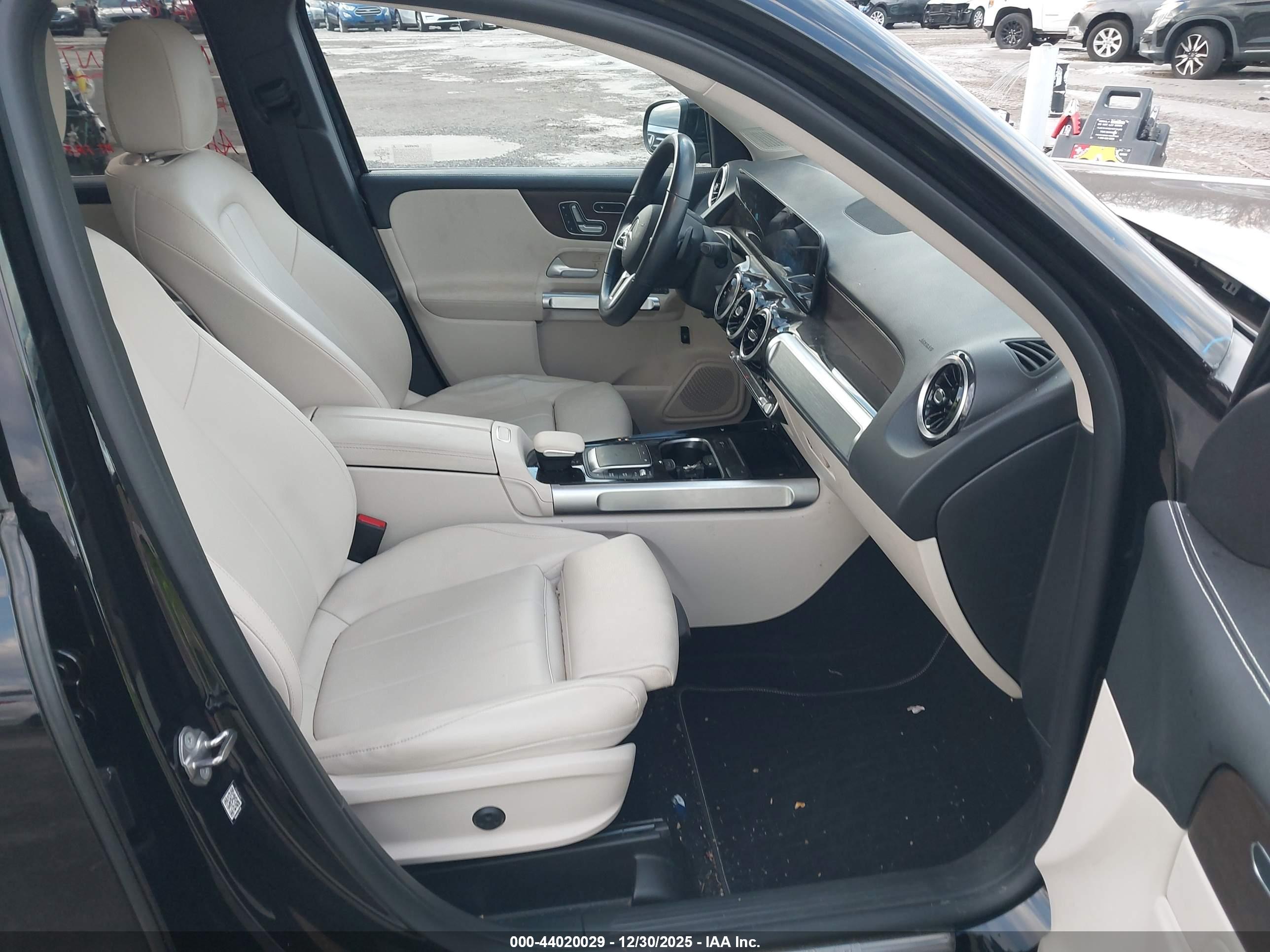 MERCEDES-BENZ GLB image 5
