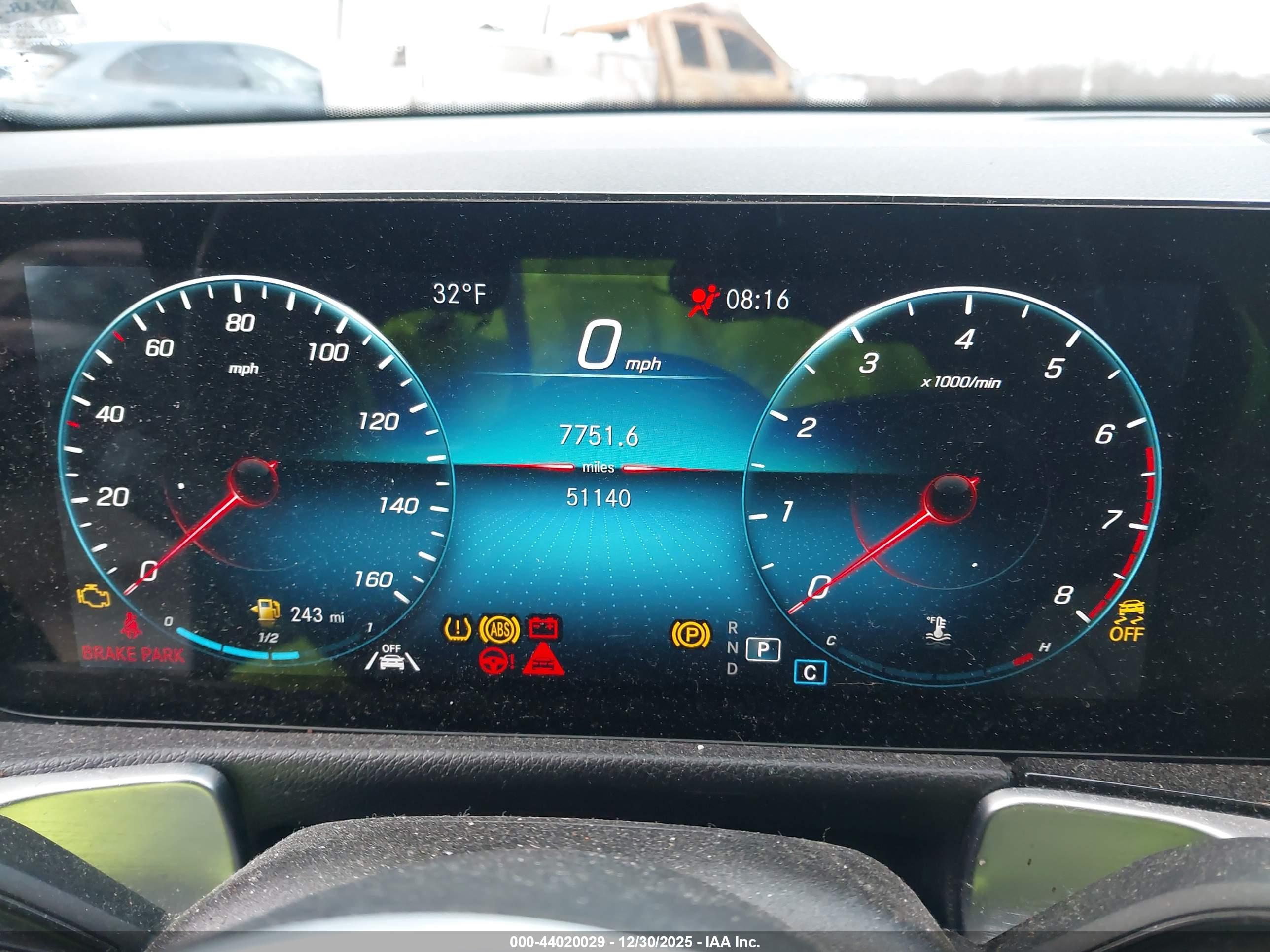 MERCEDES-BENZ GLB image 7