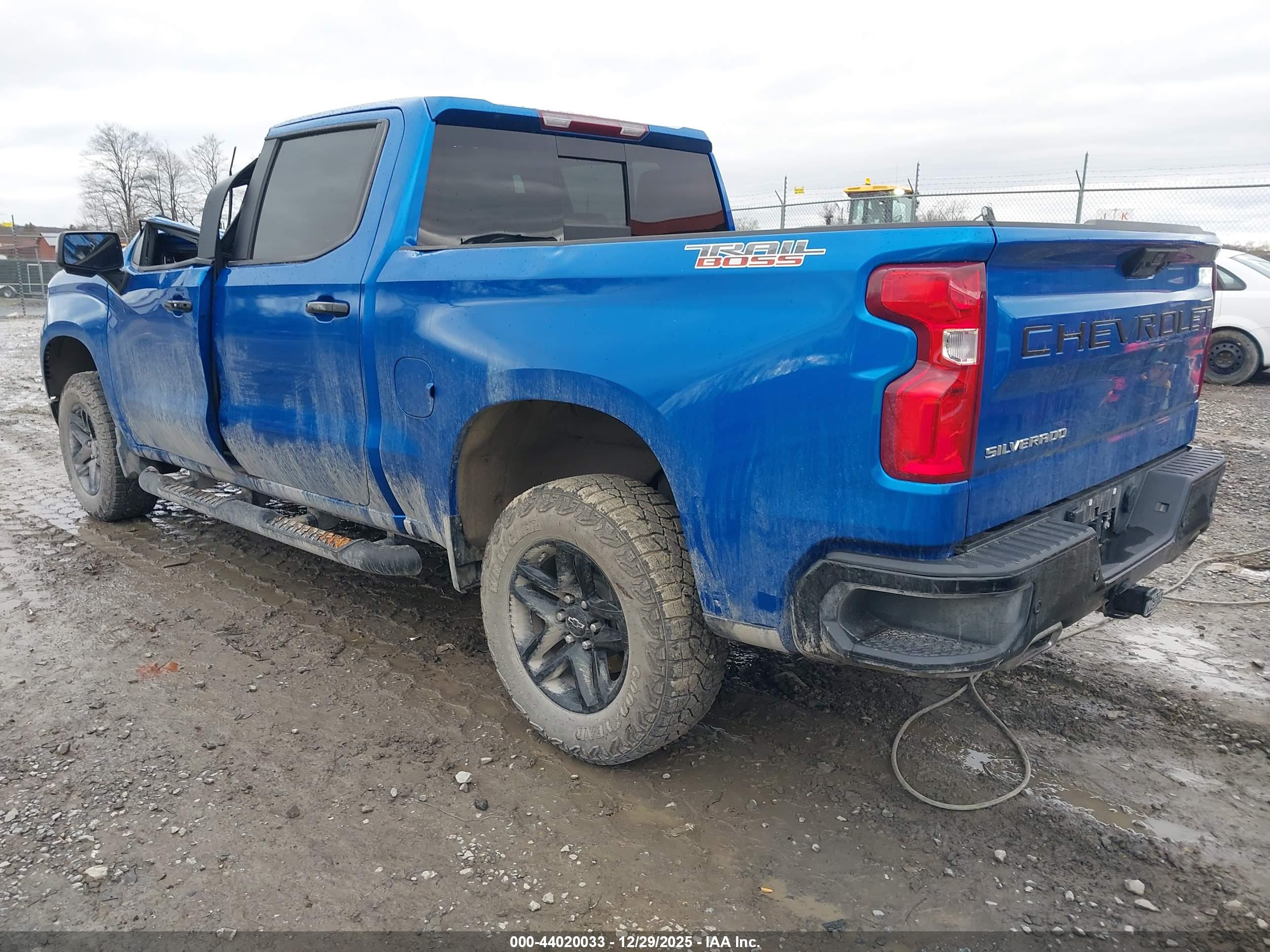 CHEVROLET SILVERADO image 3