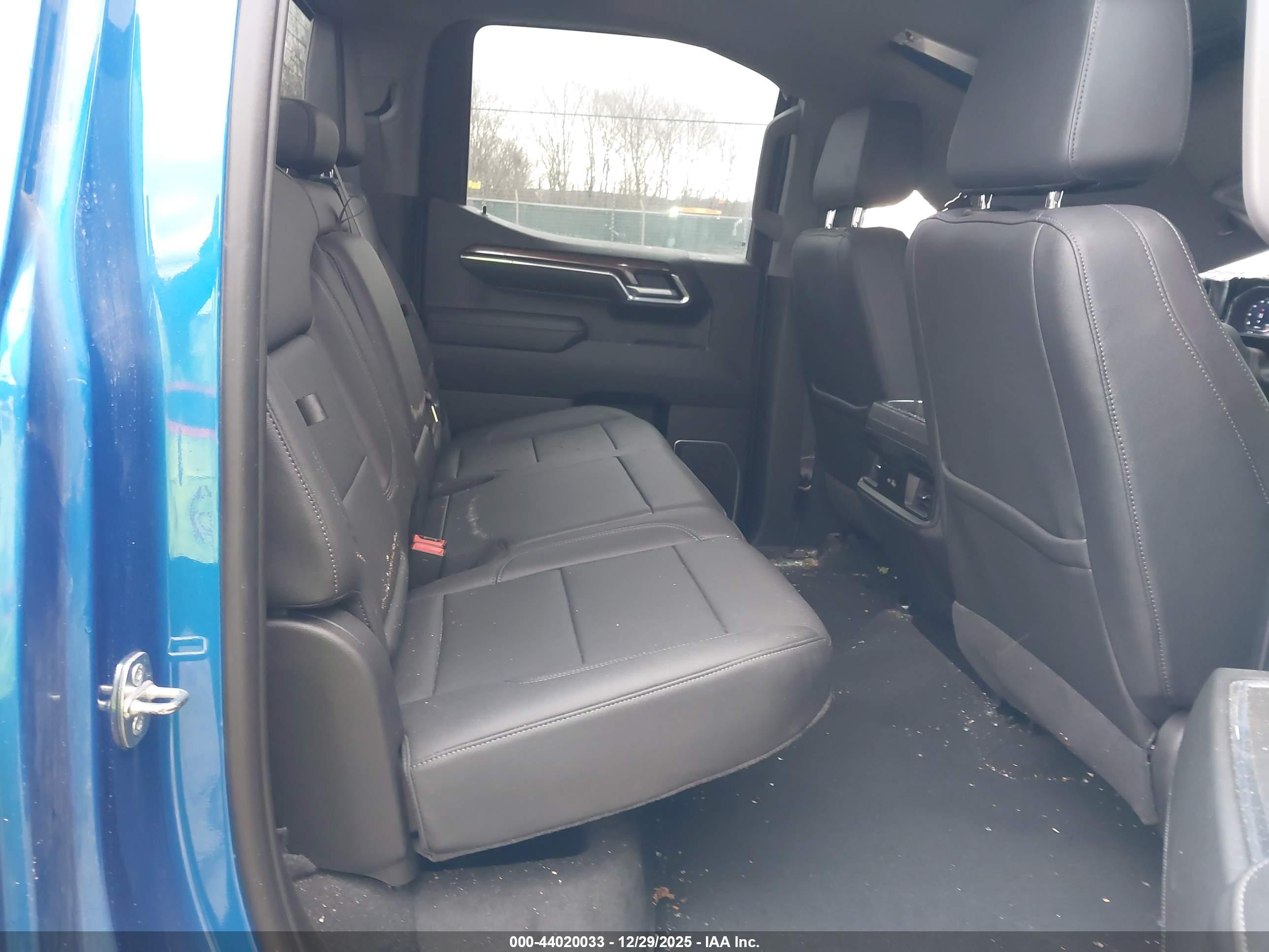 CHEVROLET SILVERADO image 8
