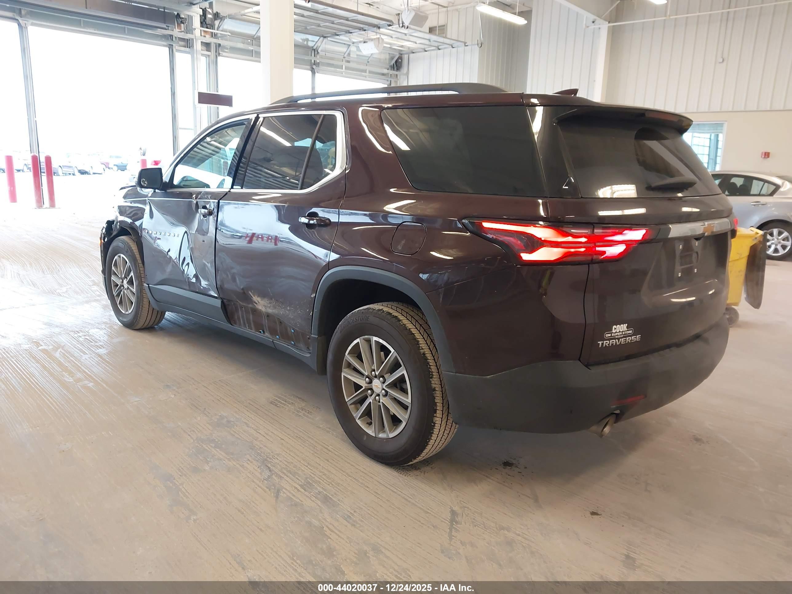 CHEVROLET TRAVERSE image 3