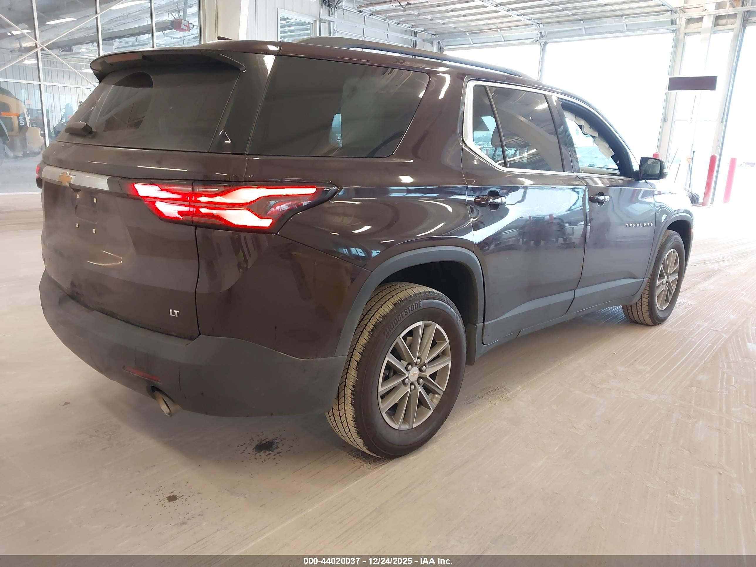 CHEVROLET TRAVERSE image 4