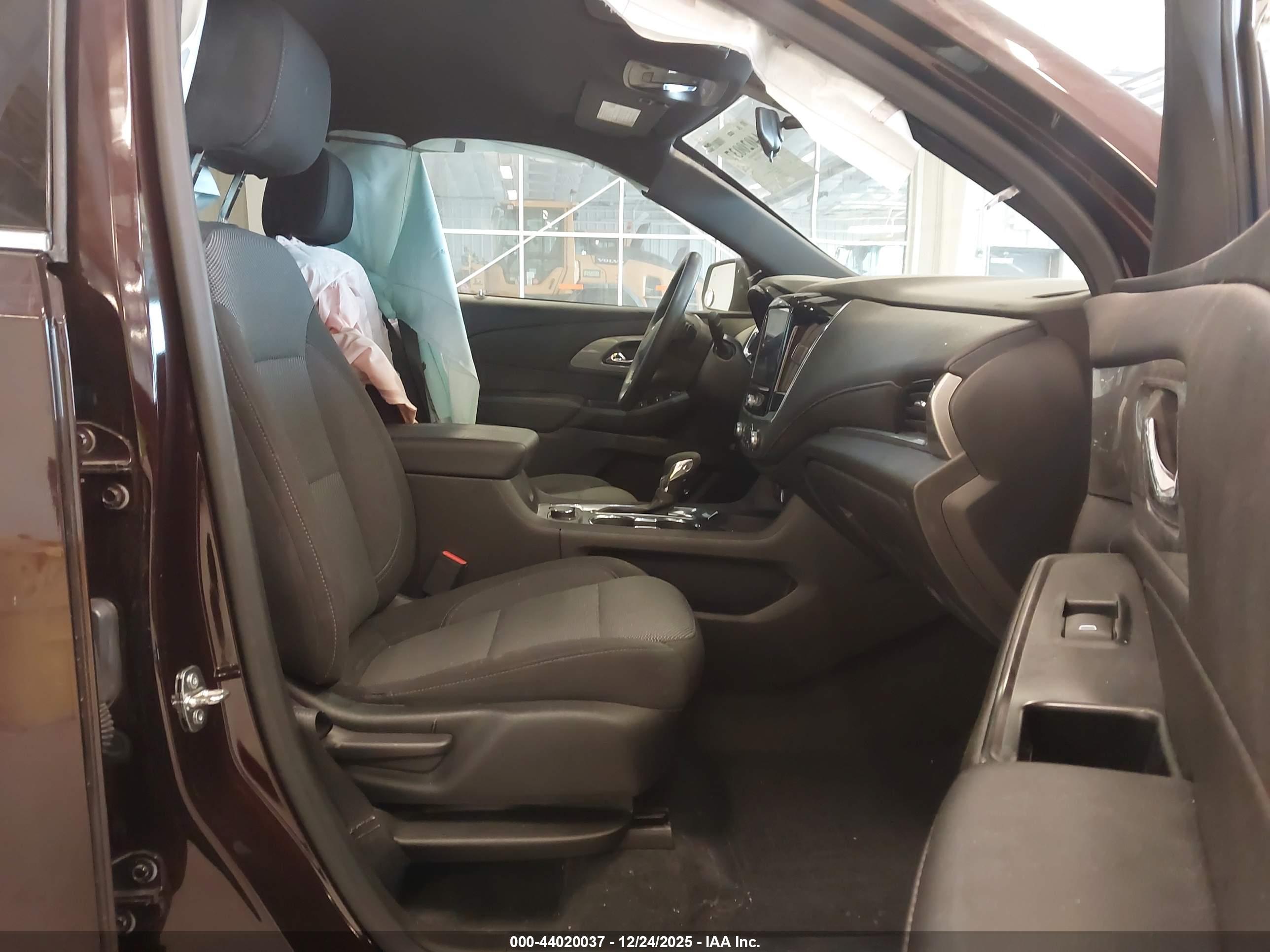 CHEVROLET TRAVERSE image 5