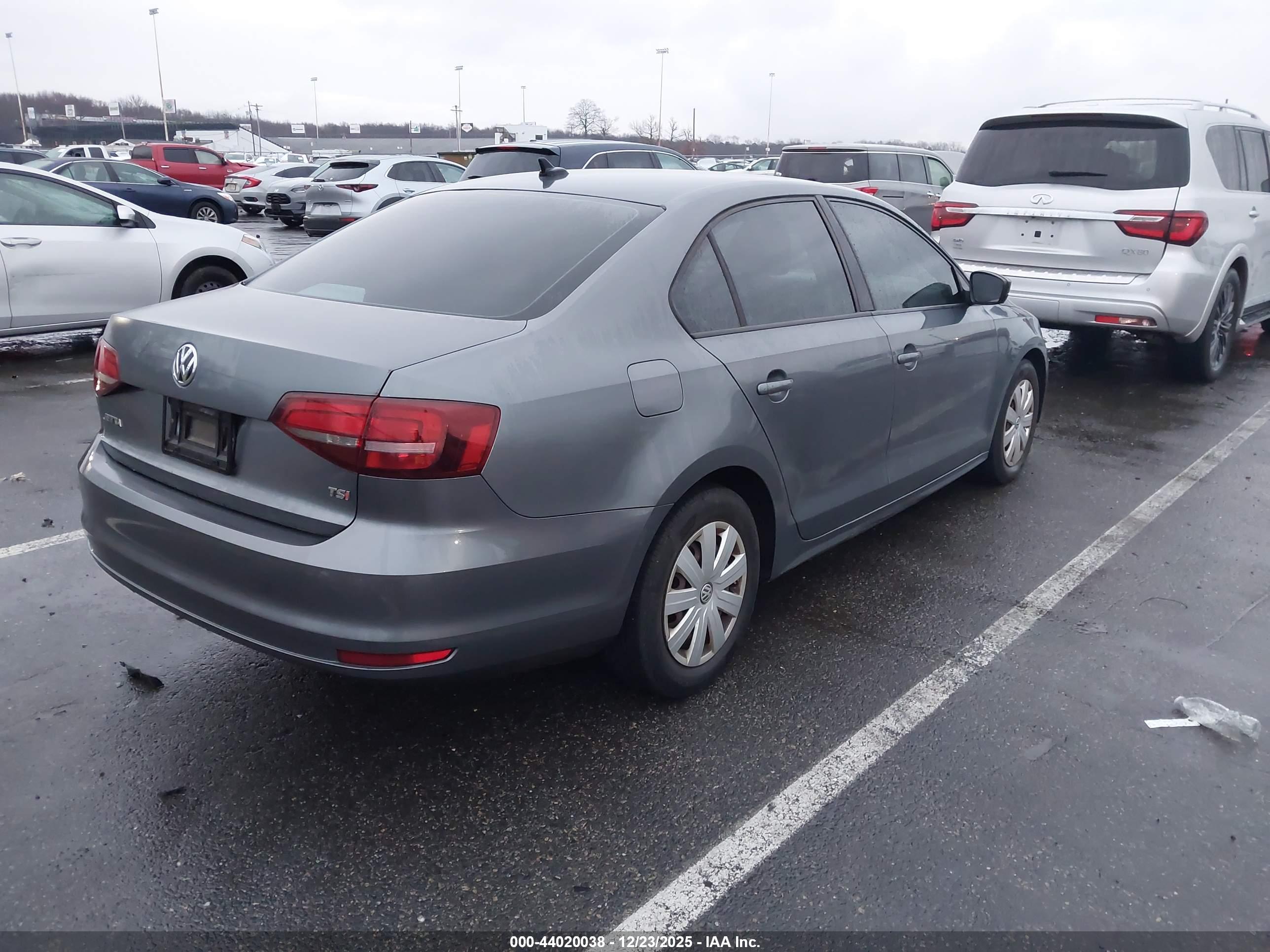 VOLKSWAGEN JETTA image 4