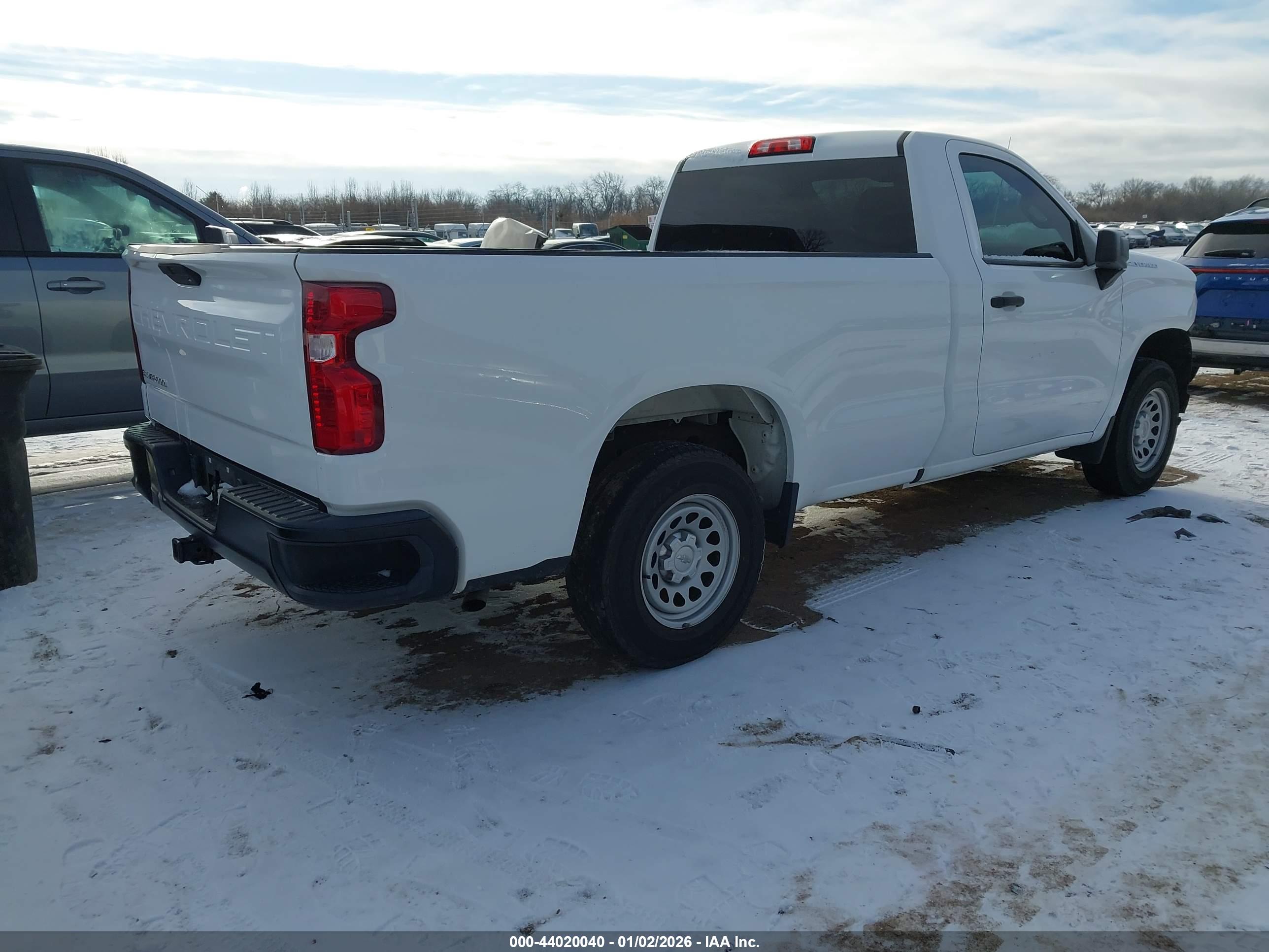 CHEVROLET SILVERADO image 4