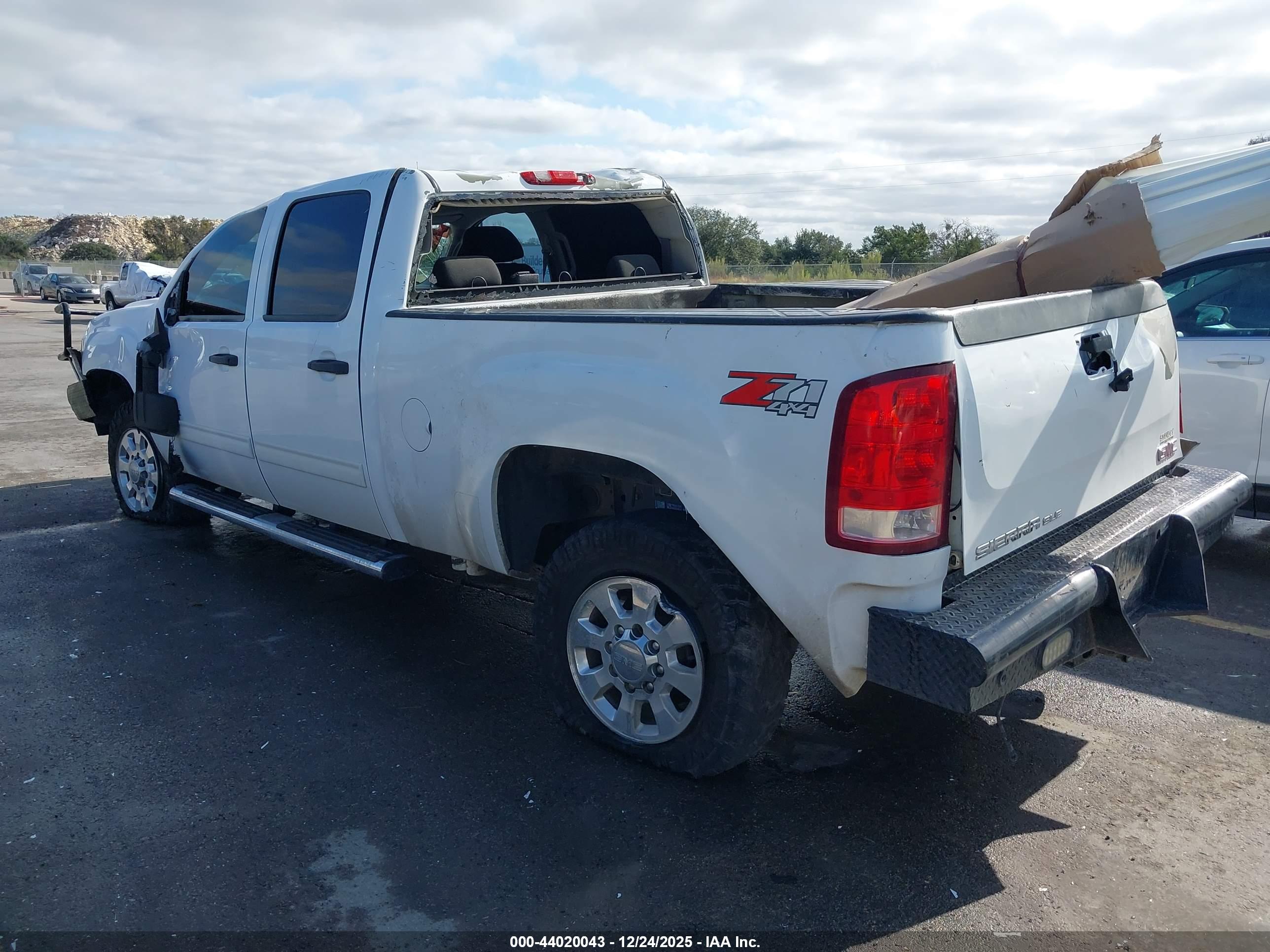 GMC SIERRA image 3