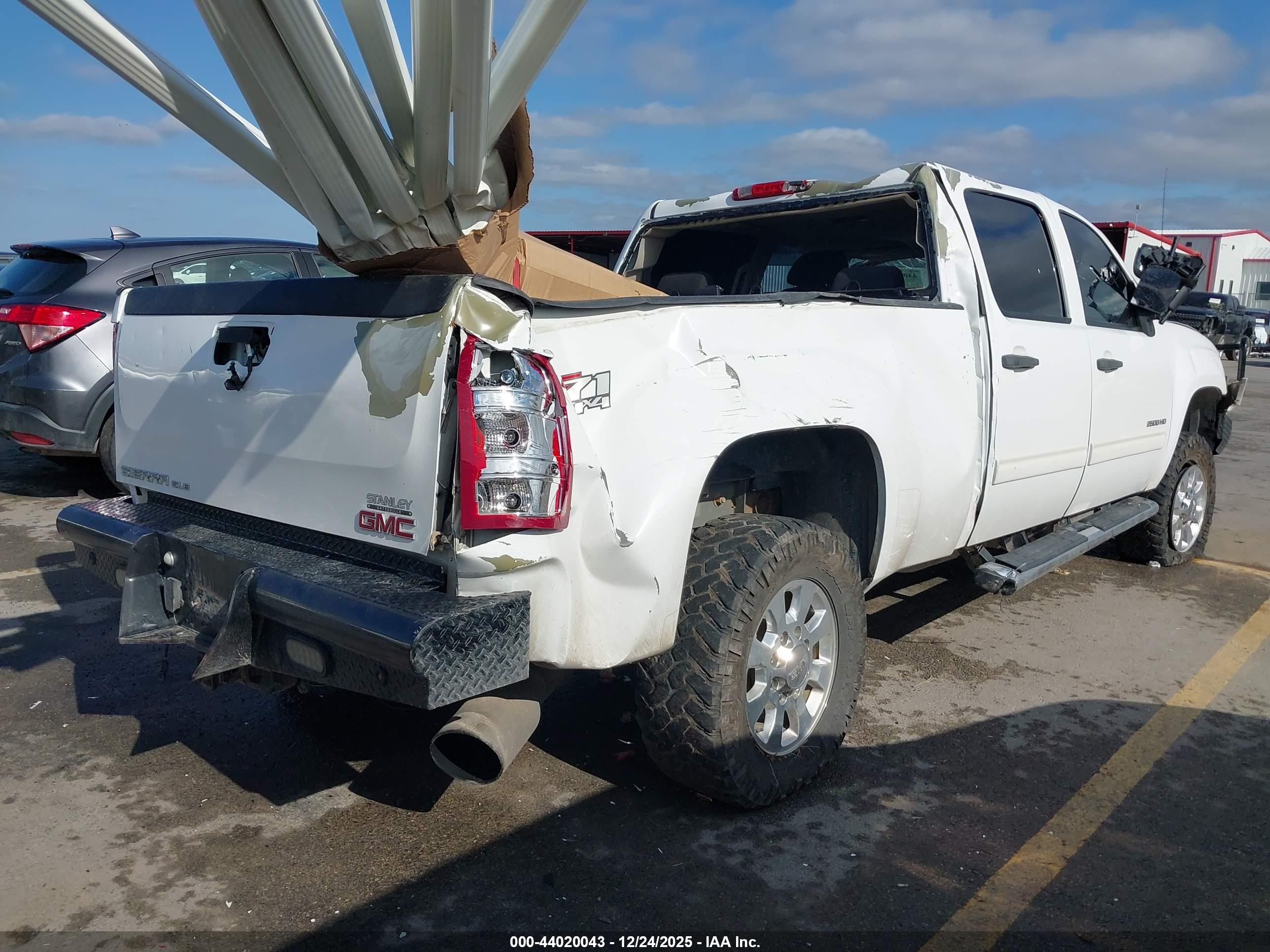 GMC SIERRA image 4