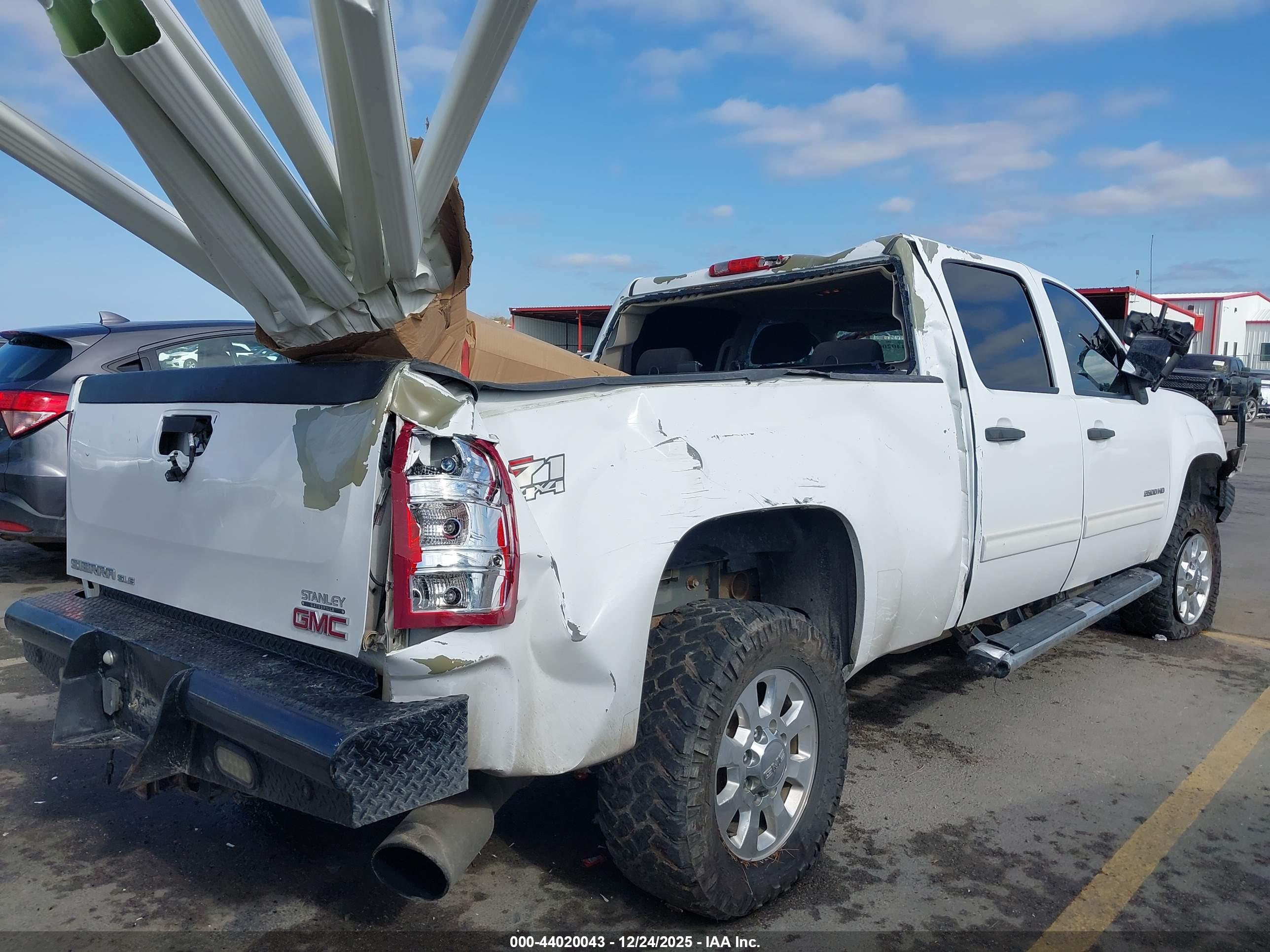 GMC SIERRA image 6