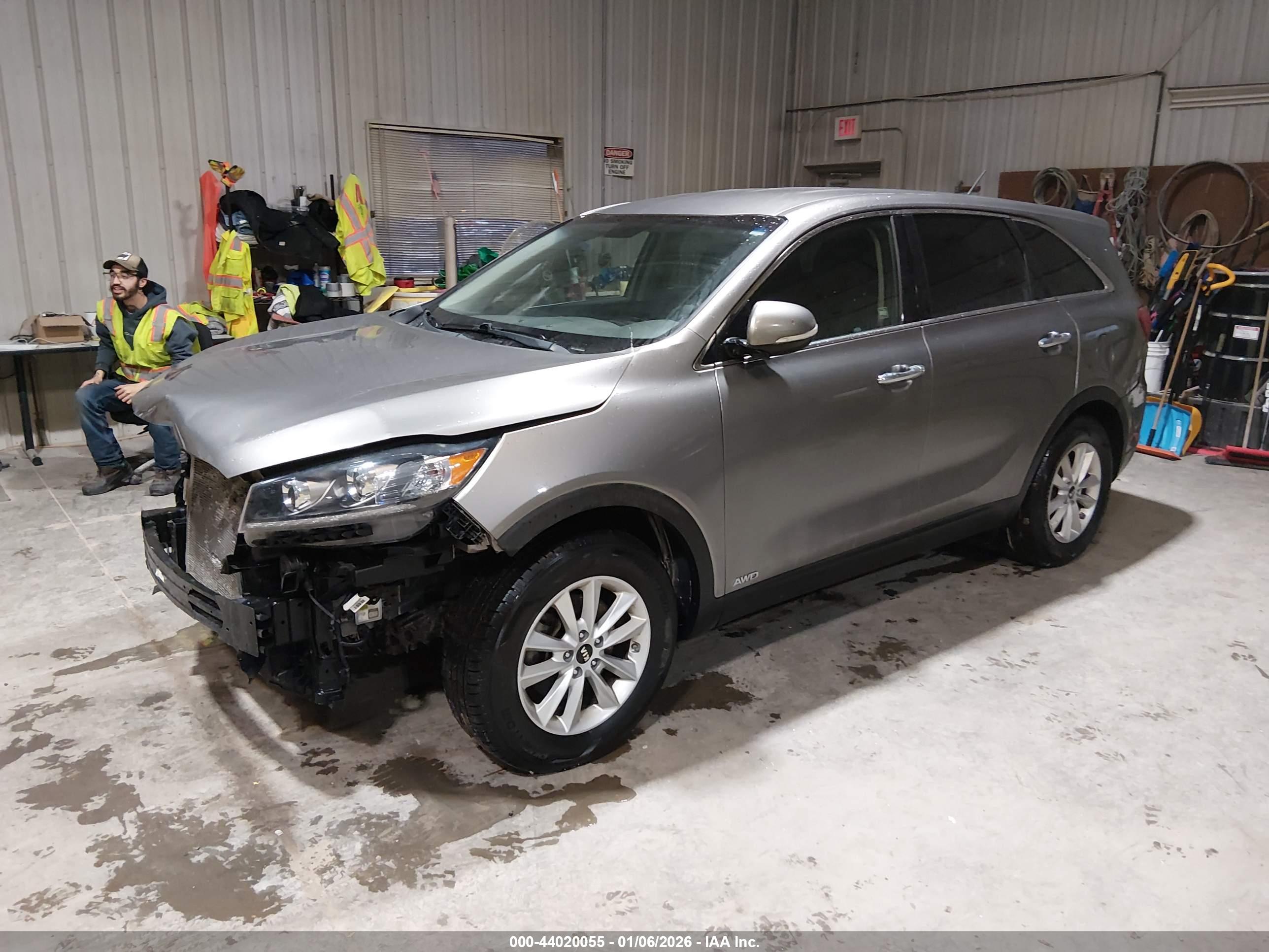KIA SORENTO image 2