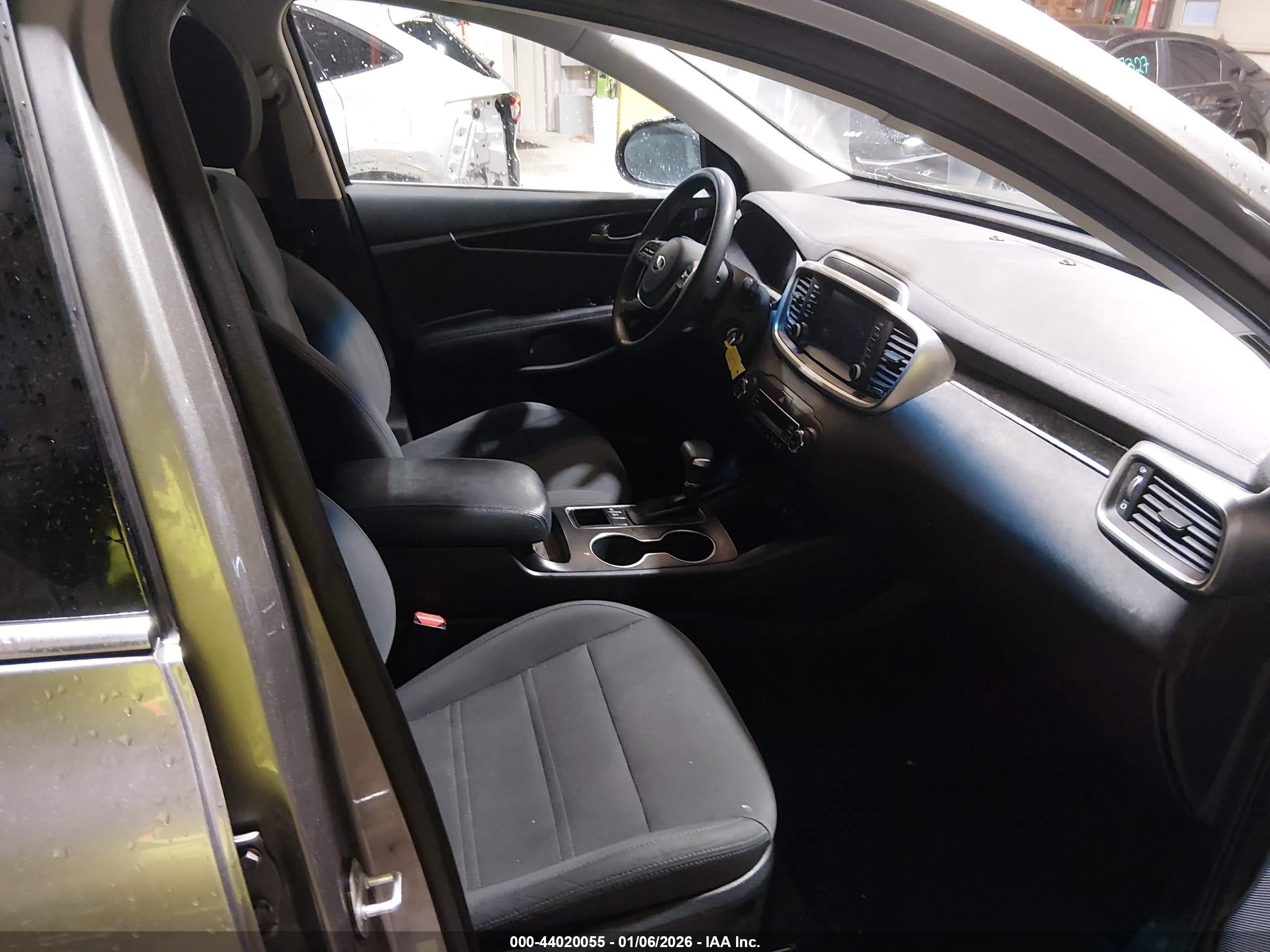 KIA SORENTO image 5