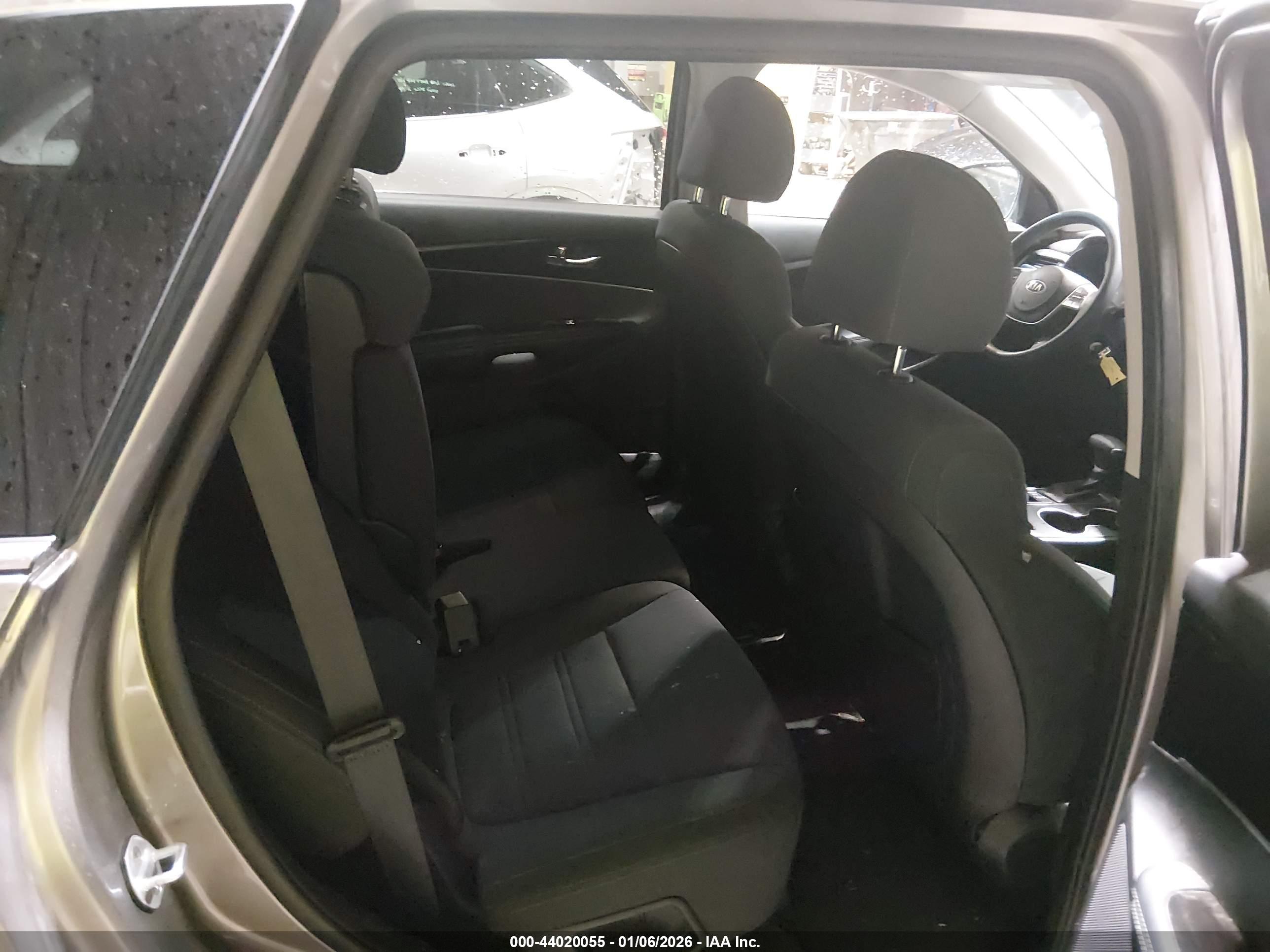 KIA SORENTO image 8