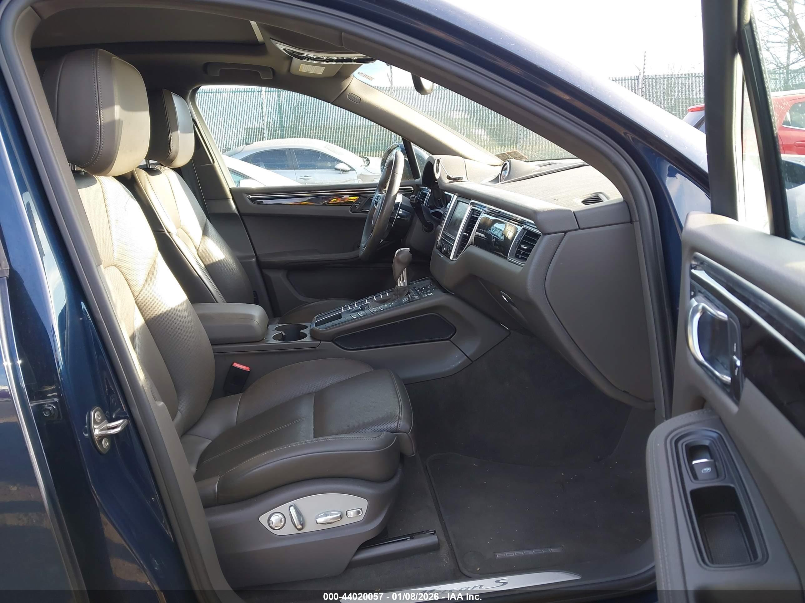 PORSCHE MACAN image 5