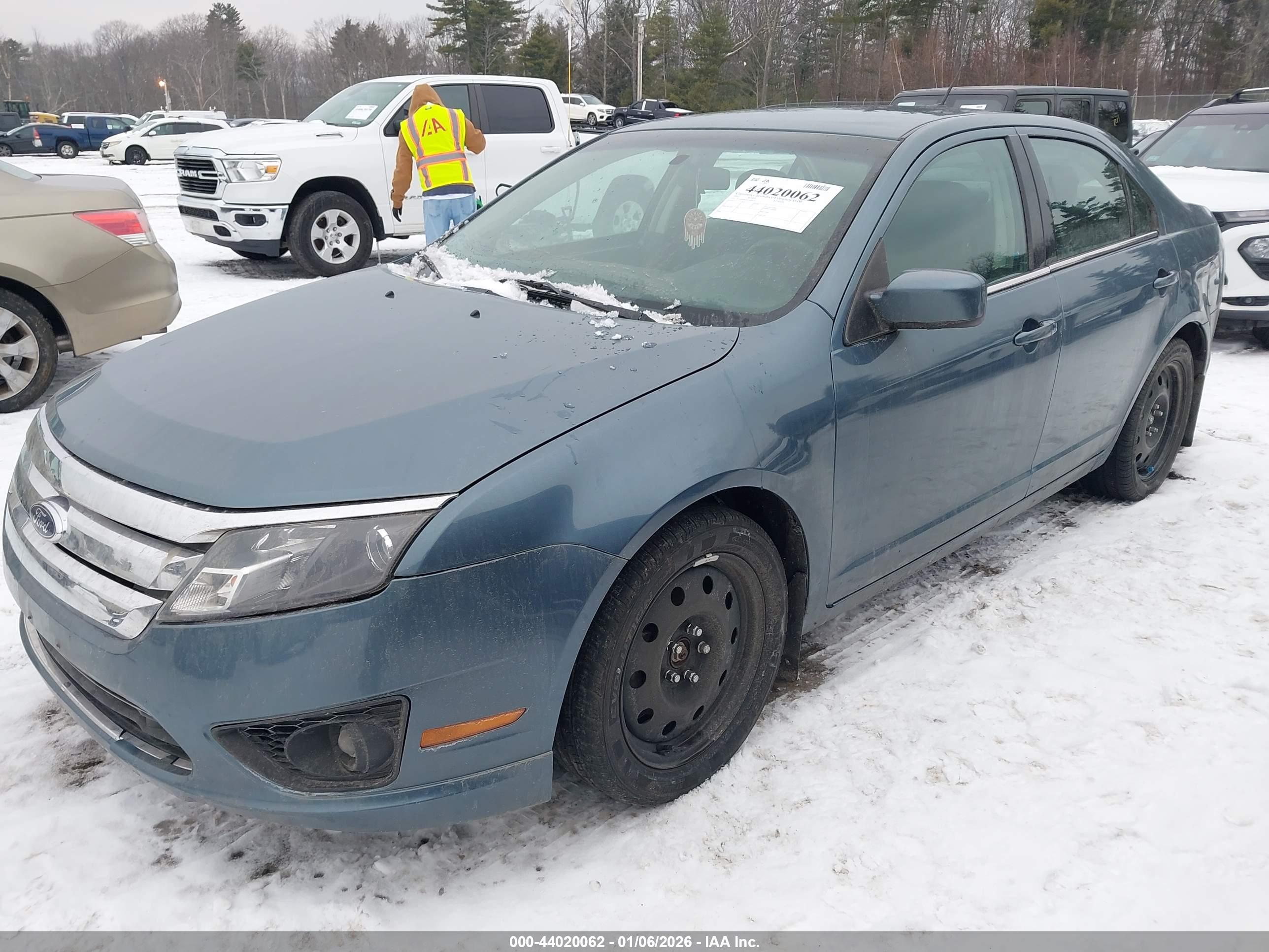 FORD FUSION image 2